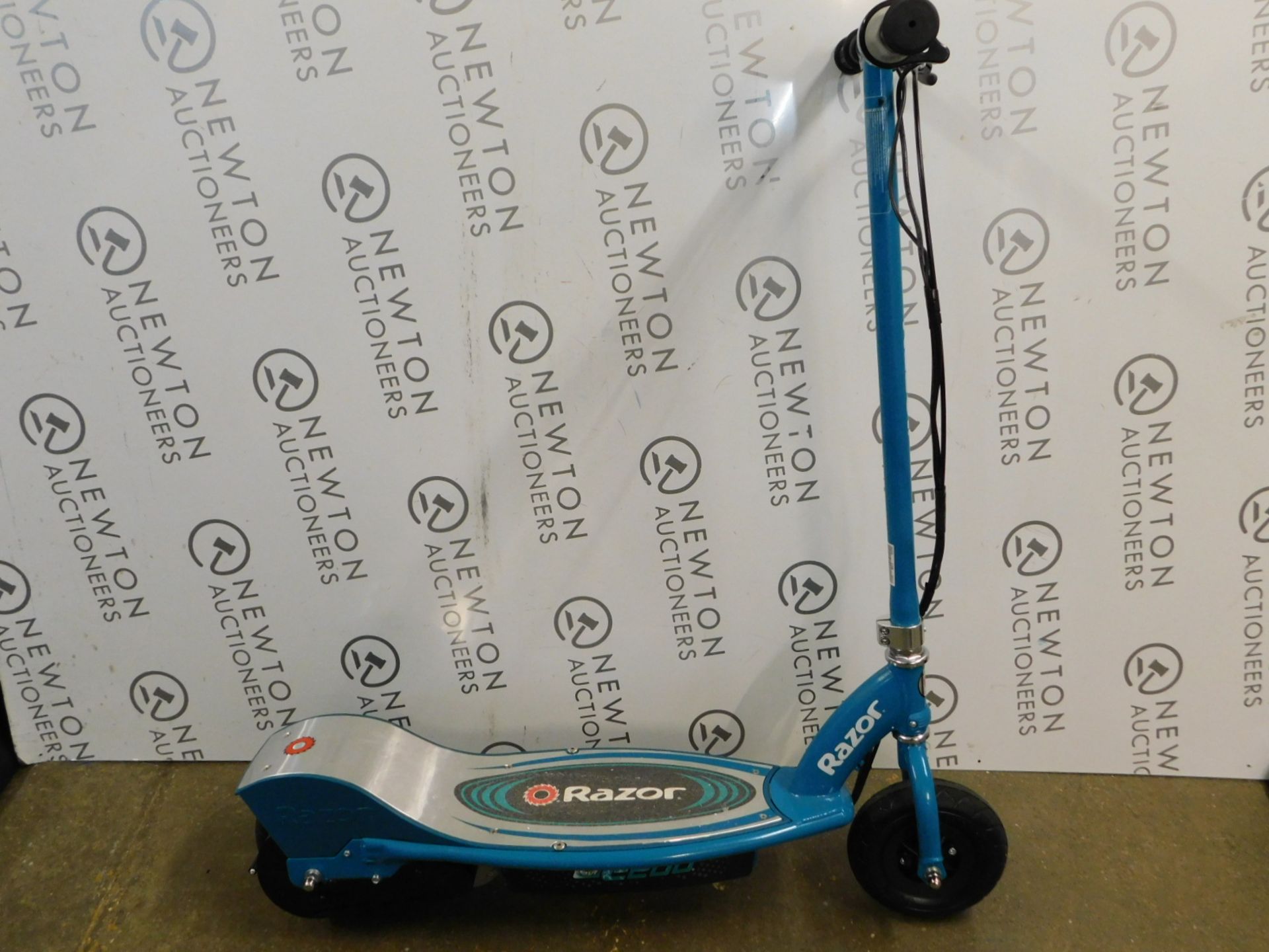 1 RAZOR POWER CORE E200 BLUE ELECTRIC SCOOTER WITH CHARGER RRP Â£239.99