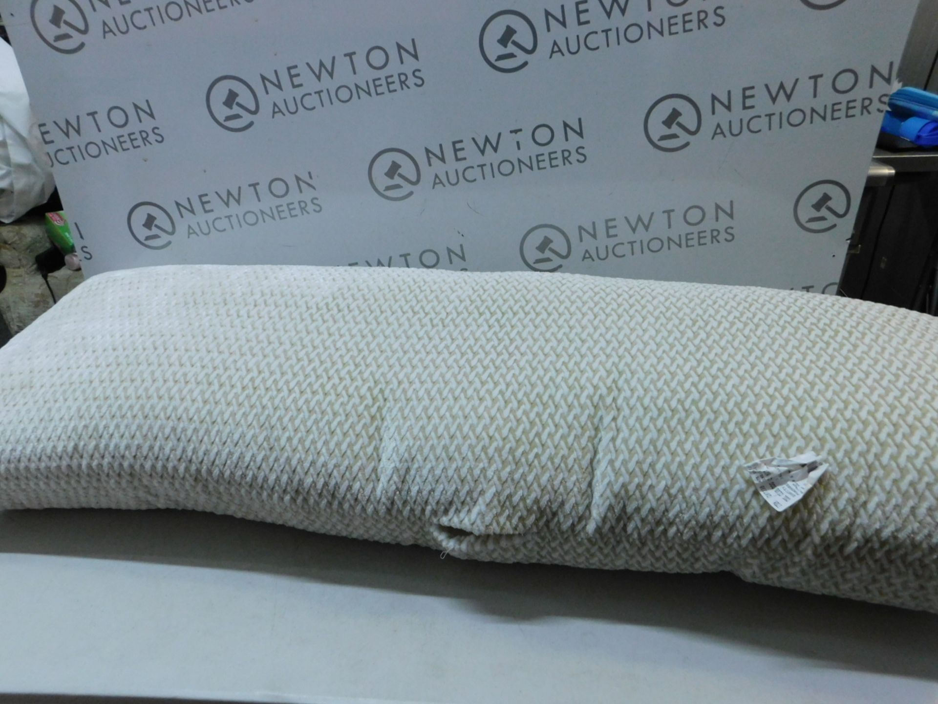 1 ARLEE HOME FASIONS LUXURIOUS OVERSIZED BODY PILLOW RRP Â£39.99