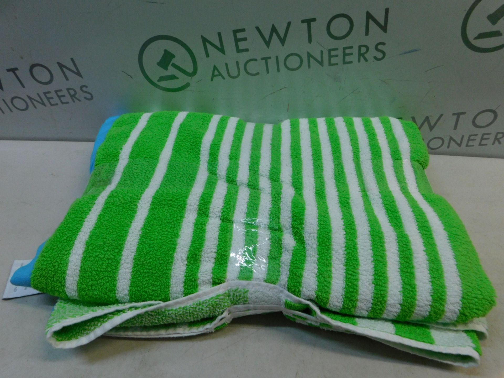 1 LOFTEX MAIZE GREEN & WHITE STRIPED PREMIUM BEACH RESORT TOWEL RRP Â£24.99