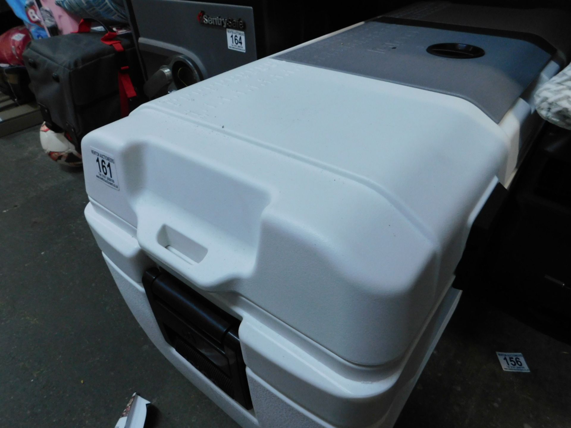 1 IGLOO MAXCOLD GLIDE 110 QUART 168 CAN ROLLING COOLER BOX RRP Â£199