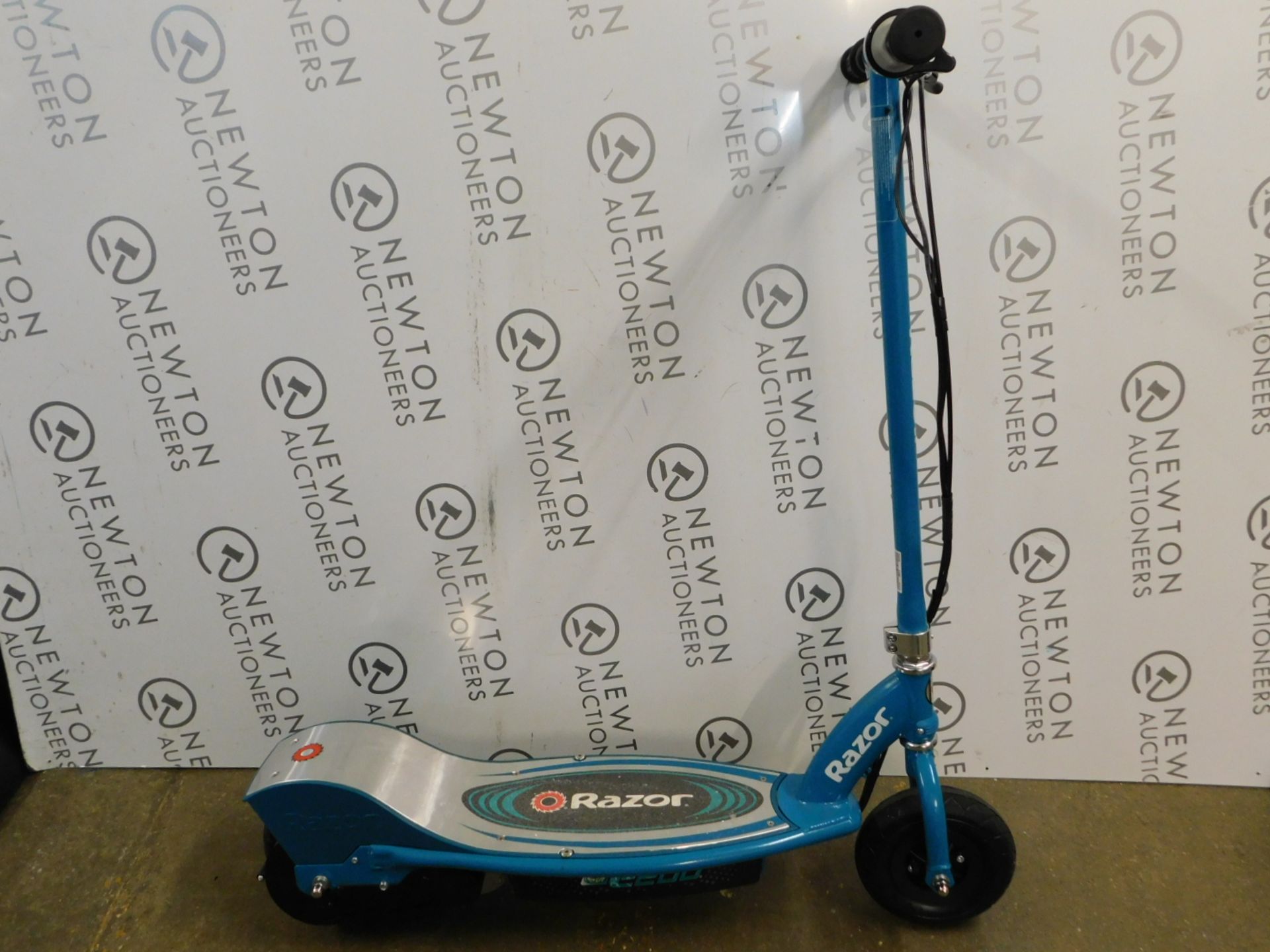 1 RAZOR POWER CORE E200 BLUE ELECTRIC SCOOTER WITH CHARGER RRP Â£239.99