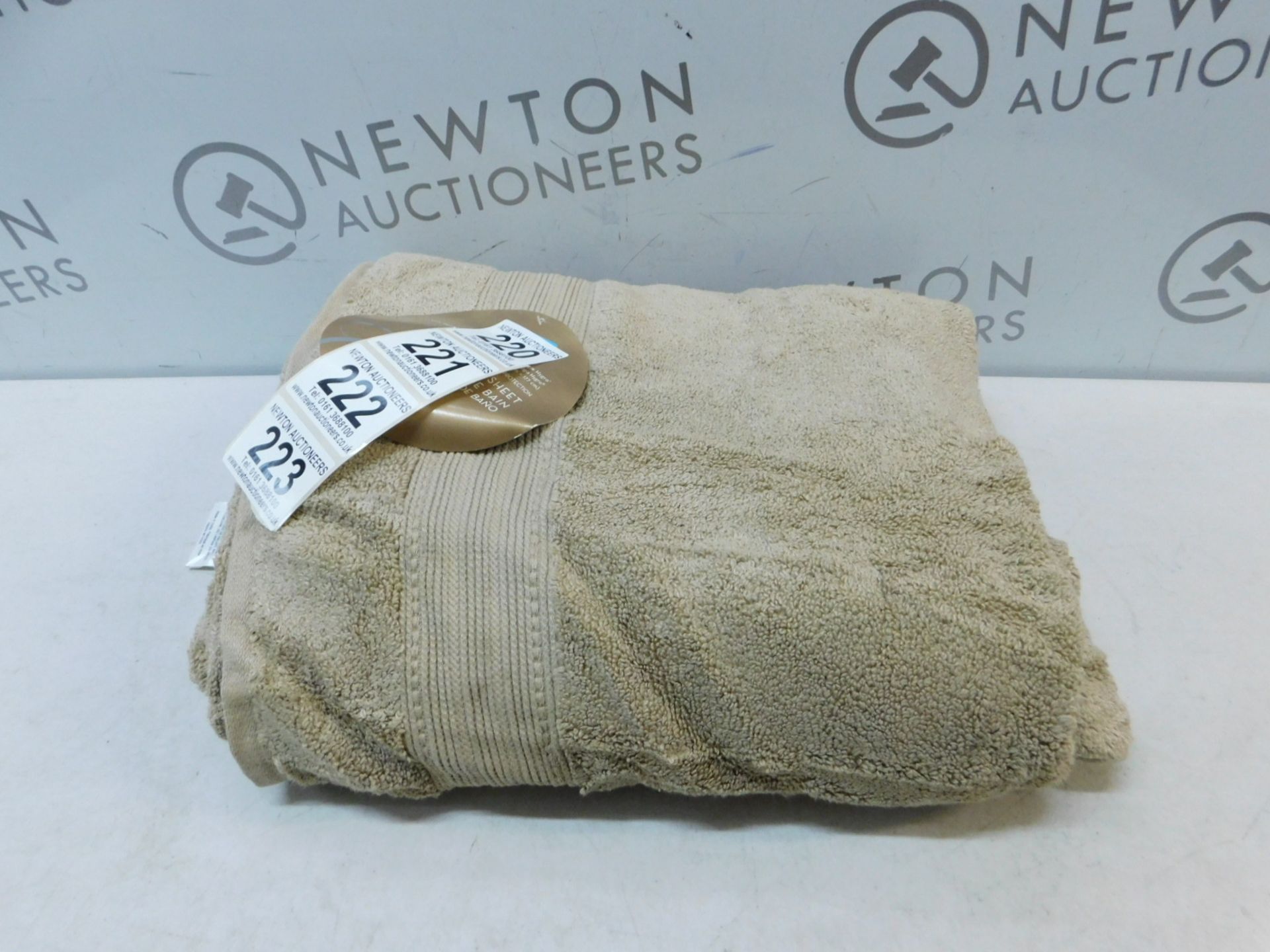 1 CHARISMA BEIGE LUXURY RESORT/ BATH TOWEL RRP Â£24.99