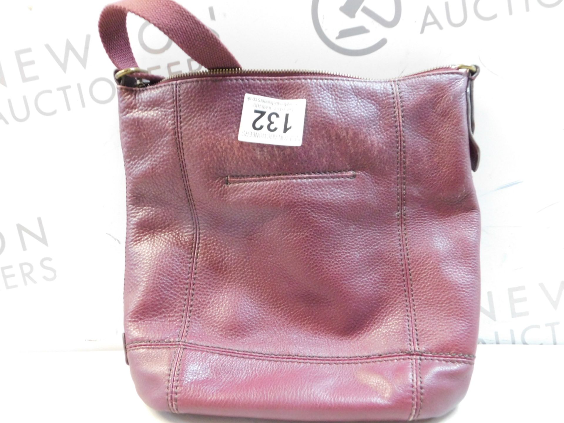 1 THE SAK LEATHER HANDBAG RRP Â£64.99