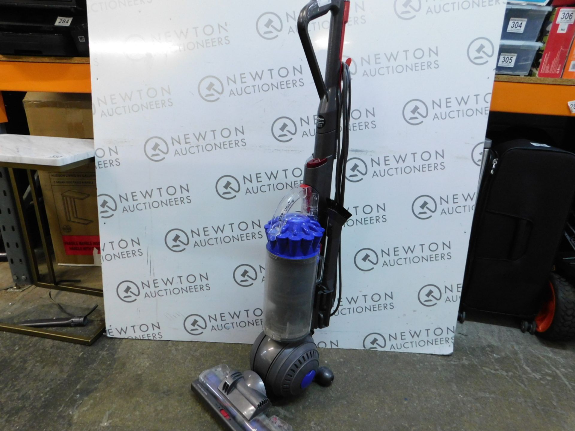 1 DYSON DC40 ANIMAL MULTI FLOOR UPRIGHT VACUUM CLEANER RRP Â£389.99