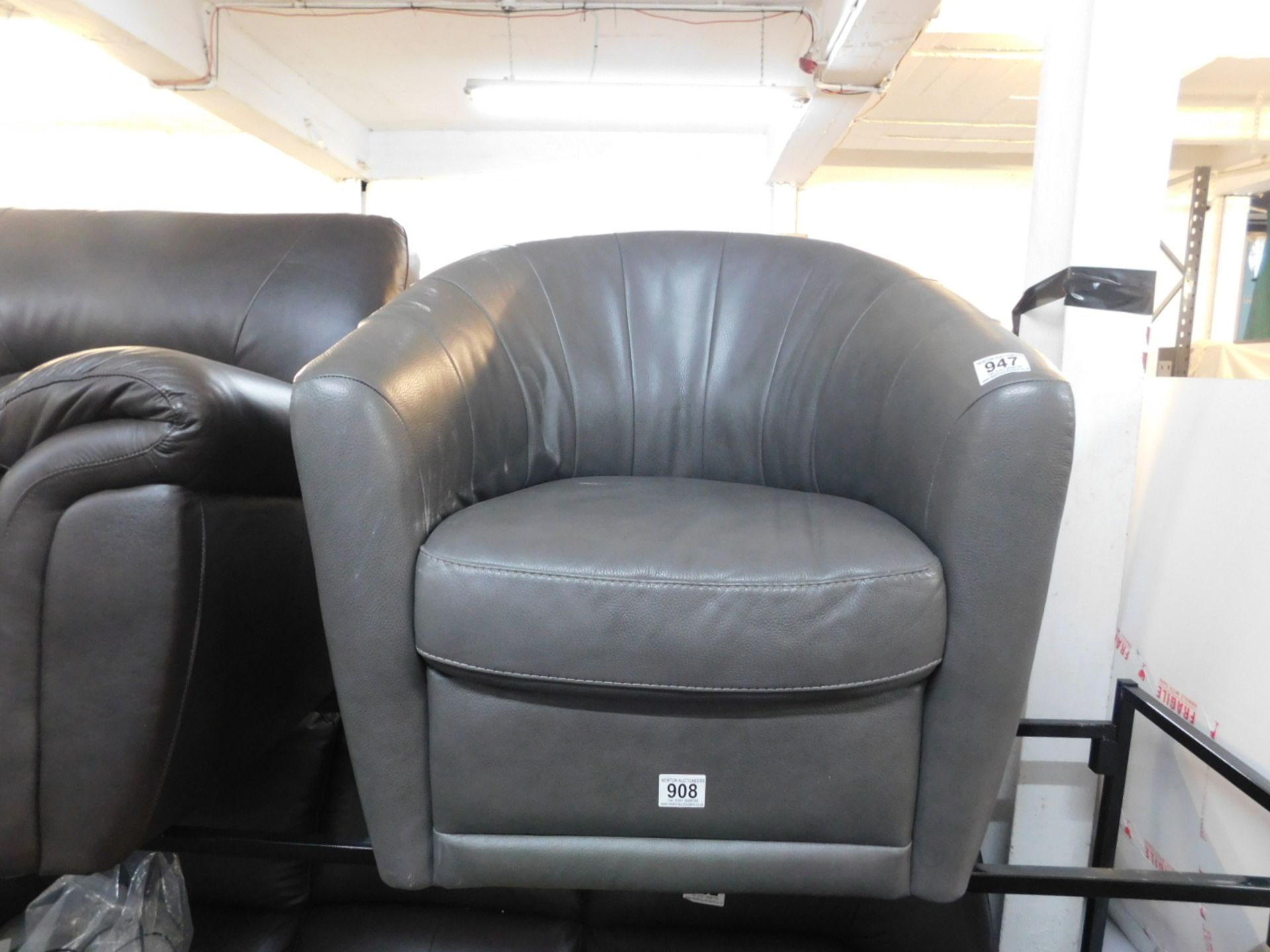 1 NATUZZI GREY LEATHER SWIVEL ACCENT CHAIR RRP Â£349.99