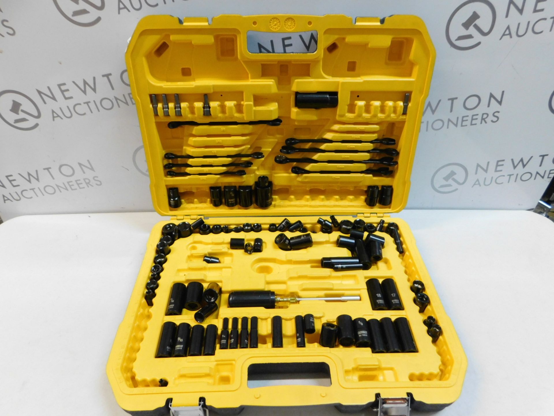 1 BOXED DEWALT 150 PIECE (APPROX) MECHANICS TOOL SET RRP Â£129.99