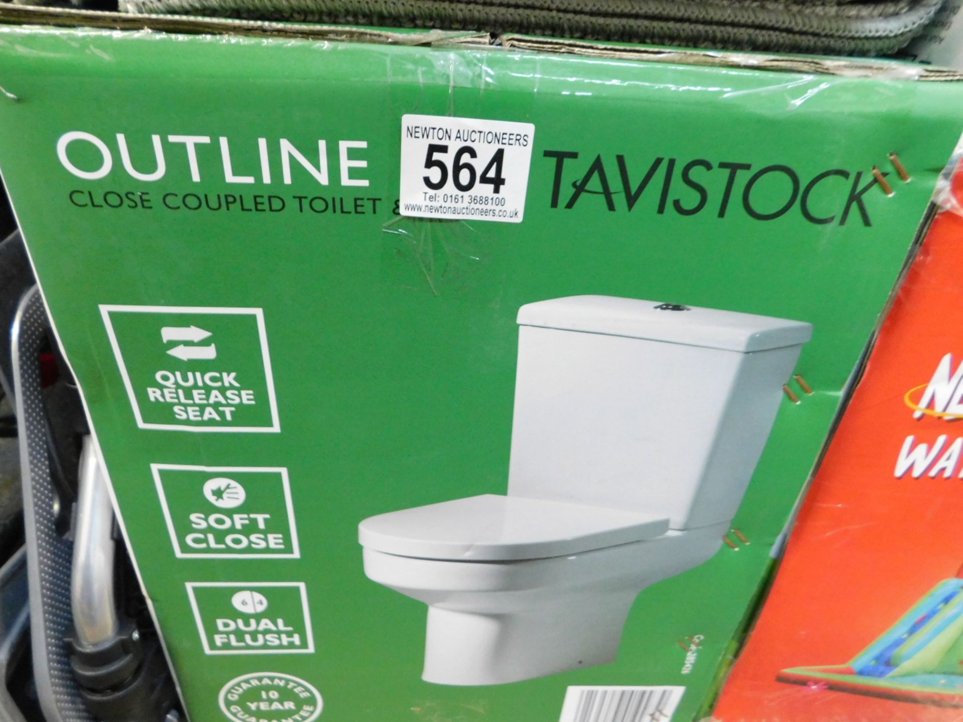 1 BOXED TAVISTOCK OUTLINE CLOSE COUPLED TOILET SEAT WITH SOFT CLOSE SEAT AND CISTERN RRP Â£299