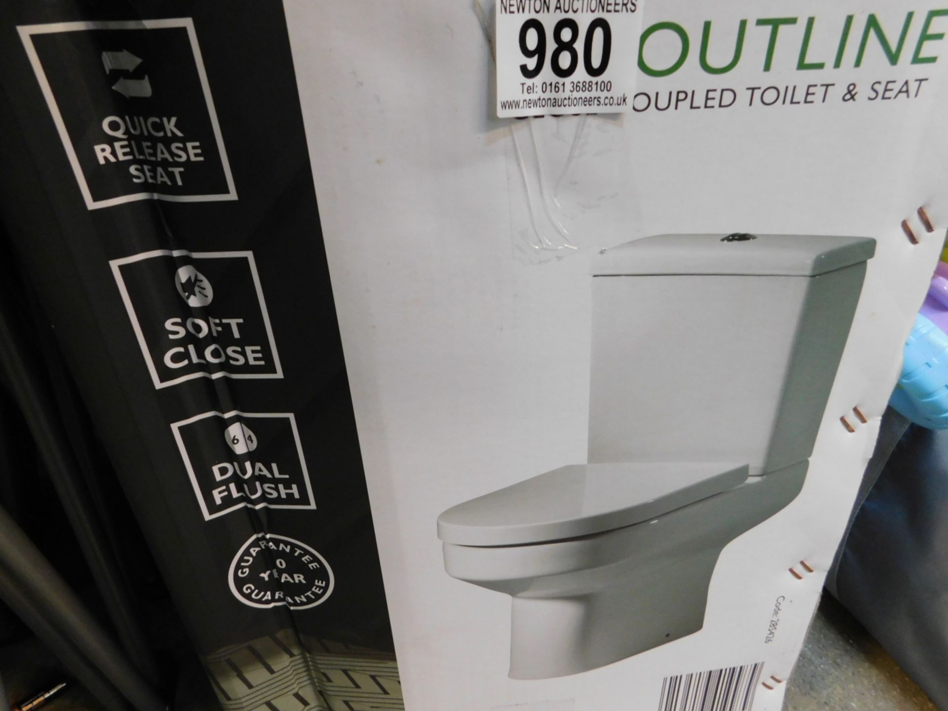 1 BOXED TAVISTOCK OUTLINE CLOSE COUPLED TOILET SEAT WITH SOFT CLOSE SEAT AND CISTERN RRP Â£299