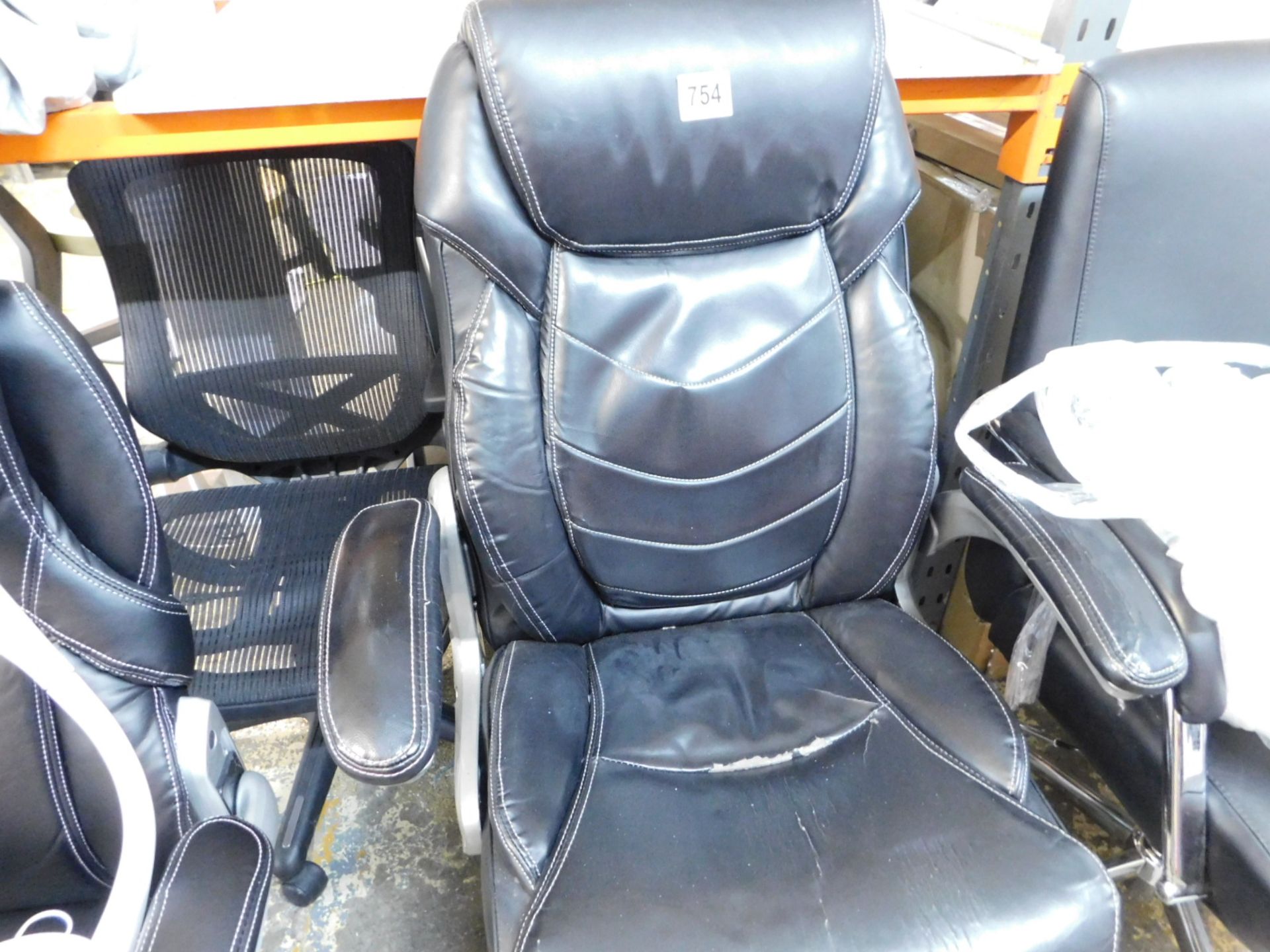 1 TRUE WELLNESS BLACK BONDED LEATHER GAS LIFT MANAGERS CHAIR WITH ACTIVE LUMBAR RRP Â£179.99