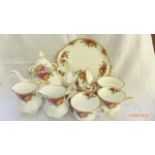 Royal Albert 'Old Country Rose' bone china tea service incl. pot (approx.