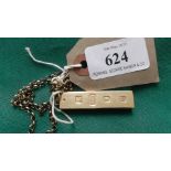 9ct. rectangular bar gold pendant with plated chain (London 1976 - 33.