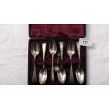 Boxed set of six Victorian ornate silver teaspoons (London 1896),