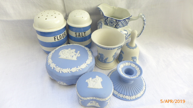 7 blue and white collector's pieces incl.