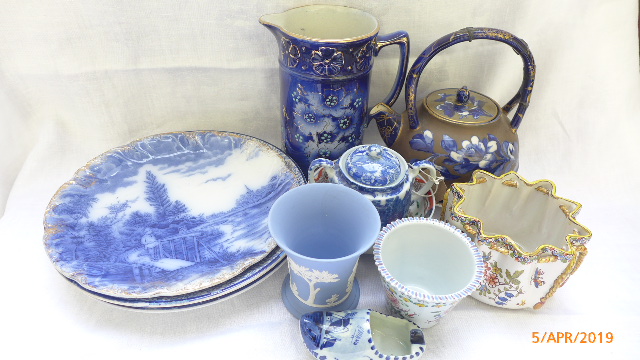 12 pieces of blue and white ware incl.