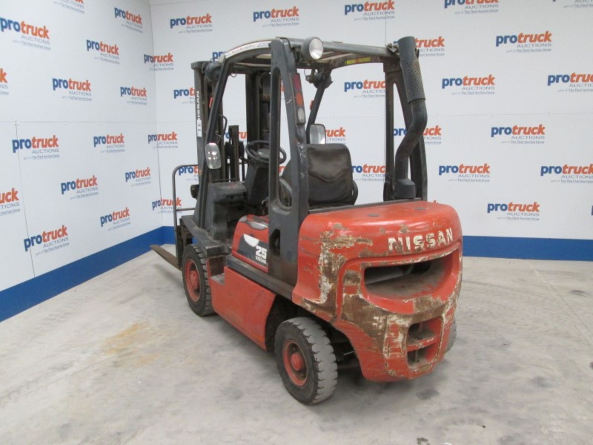 NISSAN FD02A250 Plant Diesel - VIN: FD02E703532 - Year: 2001 - 6,480 Hours - Triplex 4.75M Forklift, - Image 5 of 9