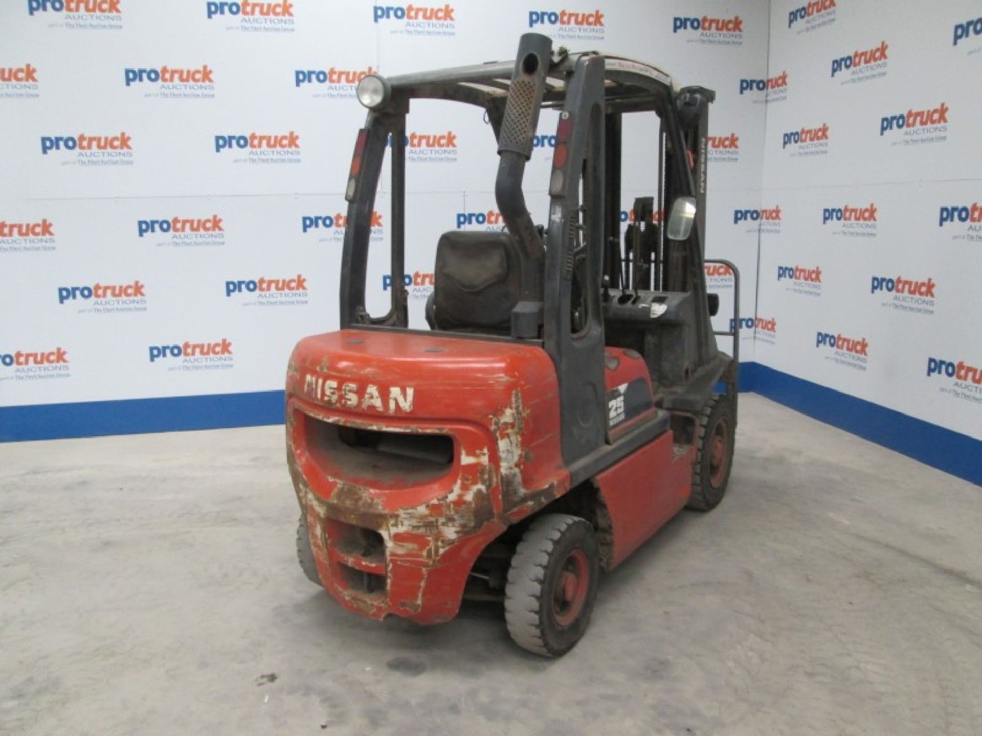 NISSAN FD02A250 Plant Diesel - VIN: FD02E703532 - Year: 2001 - 6,480 Hours - Triplex 4.75M Forklift, - Image 4 of 9