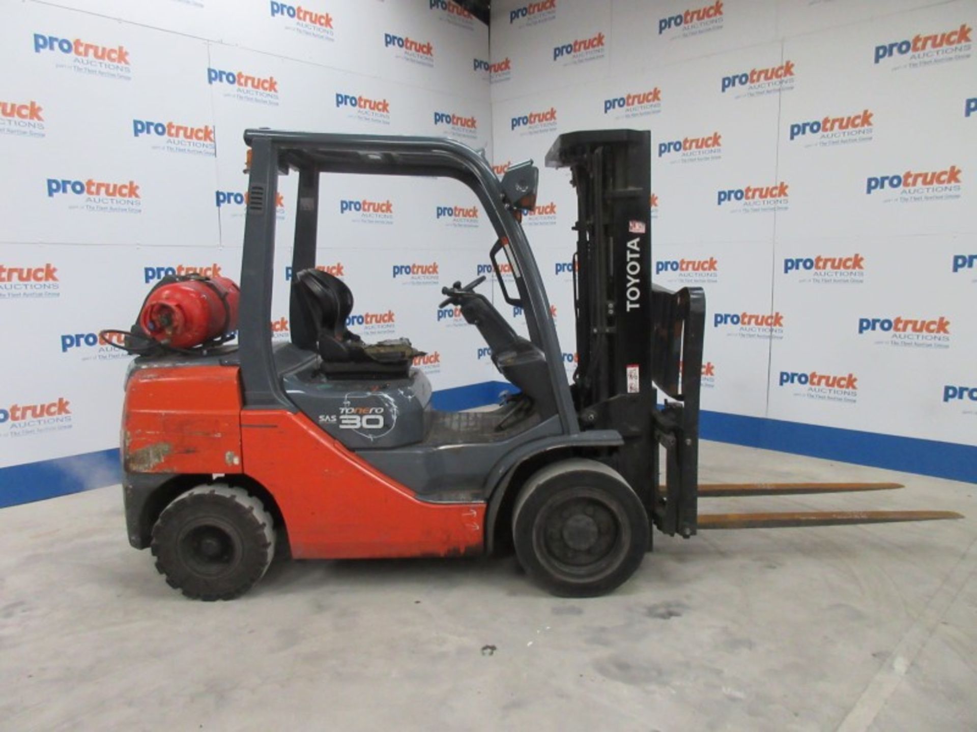 TOYOTA 02-8FGF30 Plant LPG / CNG - VIN: 8FGF35E30735 - Year: 2012 - 8,377 Hours - Triplex 4.3M - Image 6 of 9