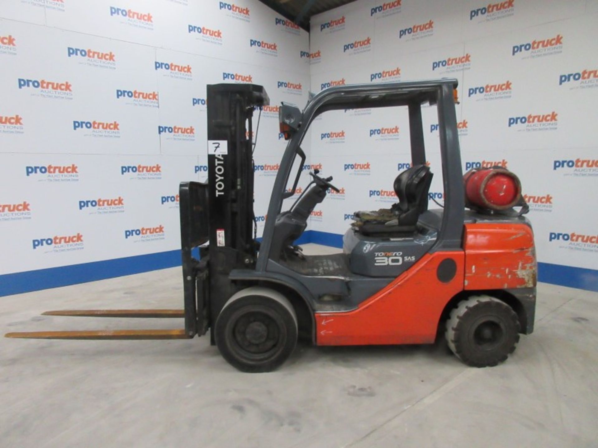 TOYOTA 02-8FGF30 Plant LPG / CNG - VIN: 8FGF35E30735 - Year: 2012 - 8,377 Hours - Triplex 4.3M - Image 3 of 9