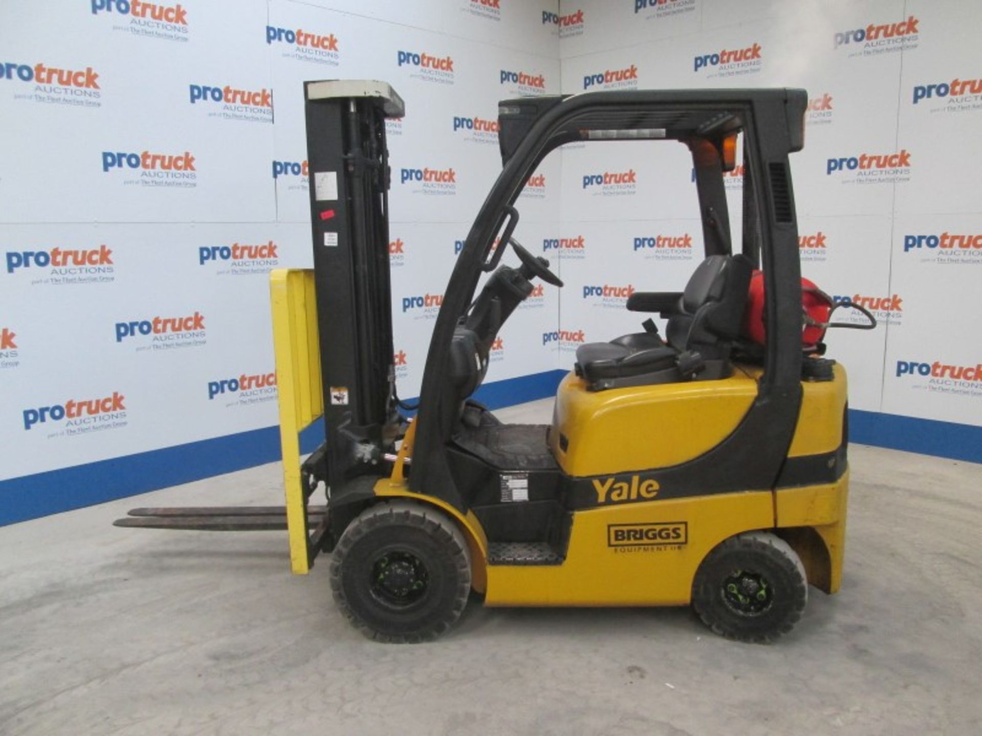 YALE GLP20SVX Plant LPG / CNG - VIN: C810B05654J - Year: 2011 - 6,216 Hours - Triplex 4.9M Forklift, - Image 3 of 9