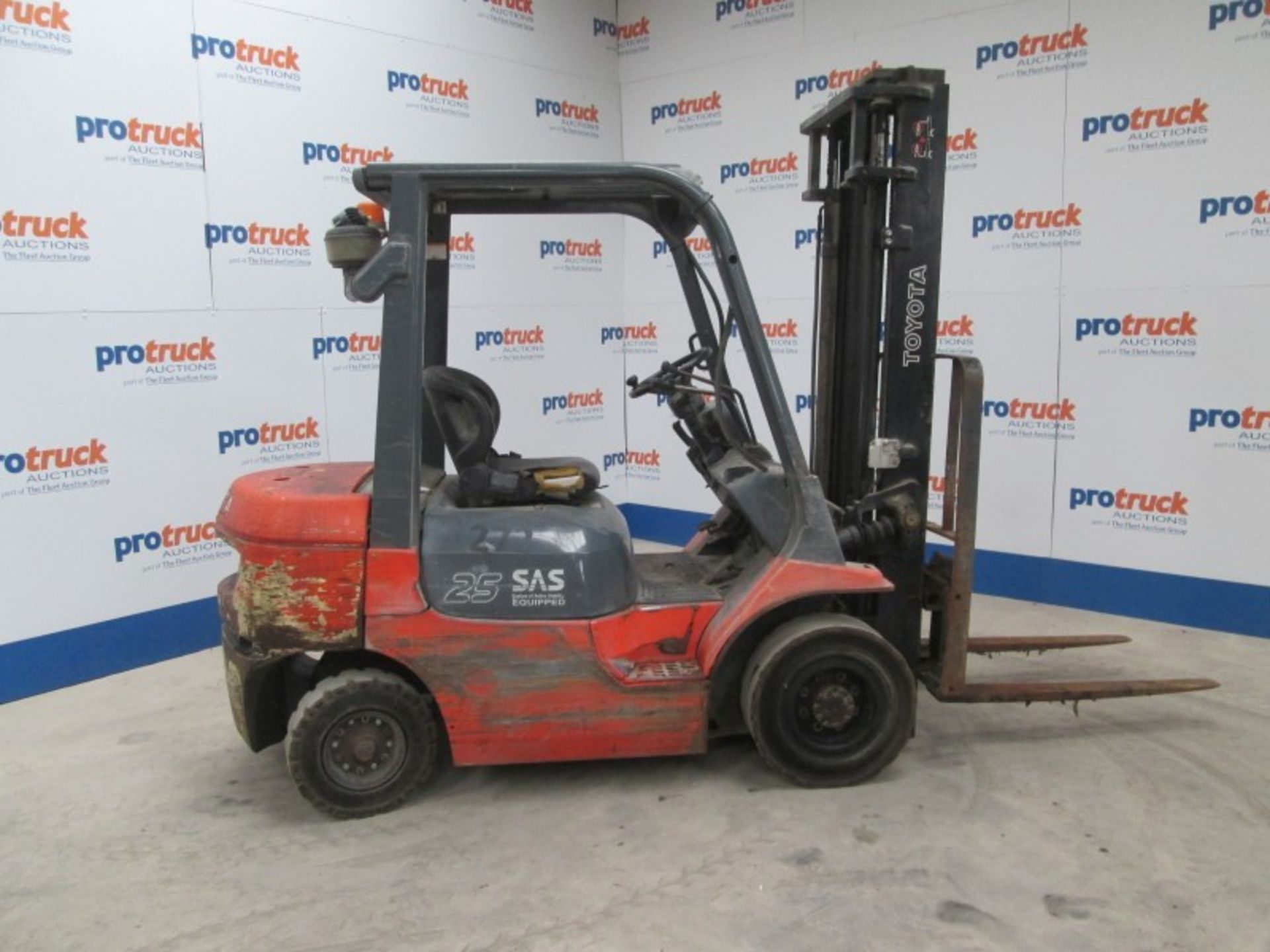 TOYOTA 62-7FDF25 Plant Diesel - VIN: 607FDF25E19272 - Year: 2006 - 10,550 Hours - Duplex Forklift, - Image 6 of 9