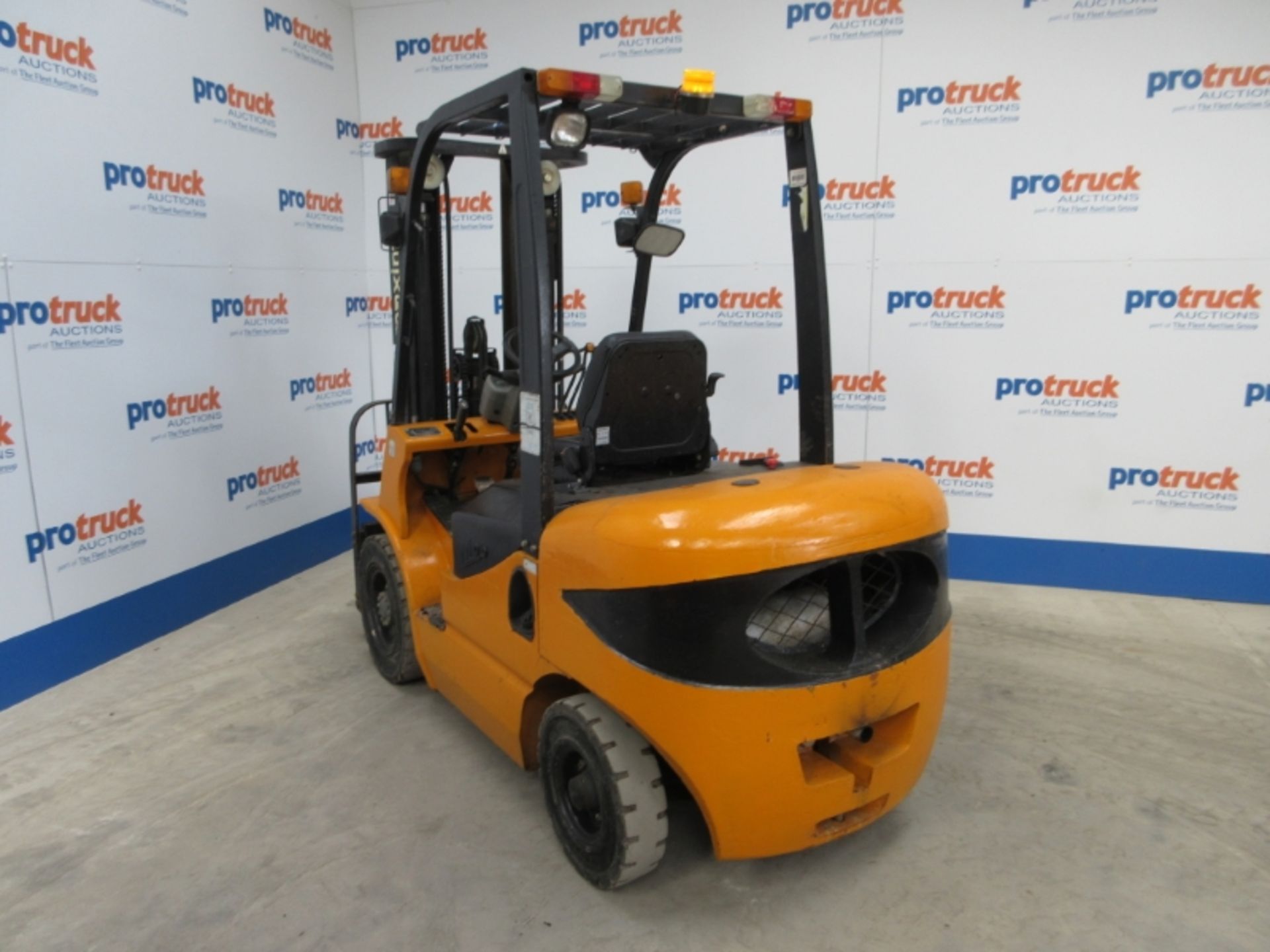 MAXIMAL FD25T-M2W0 Plant Diesel - VIN: 13250438 - 2,726 Hours - Triplex 4.8M Forklift, Sideshift, - Image 4 of 9