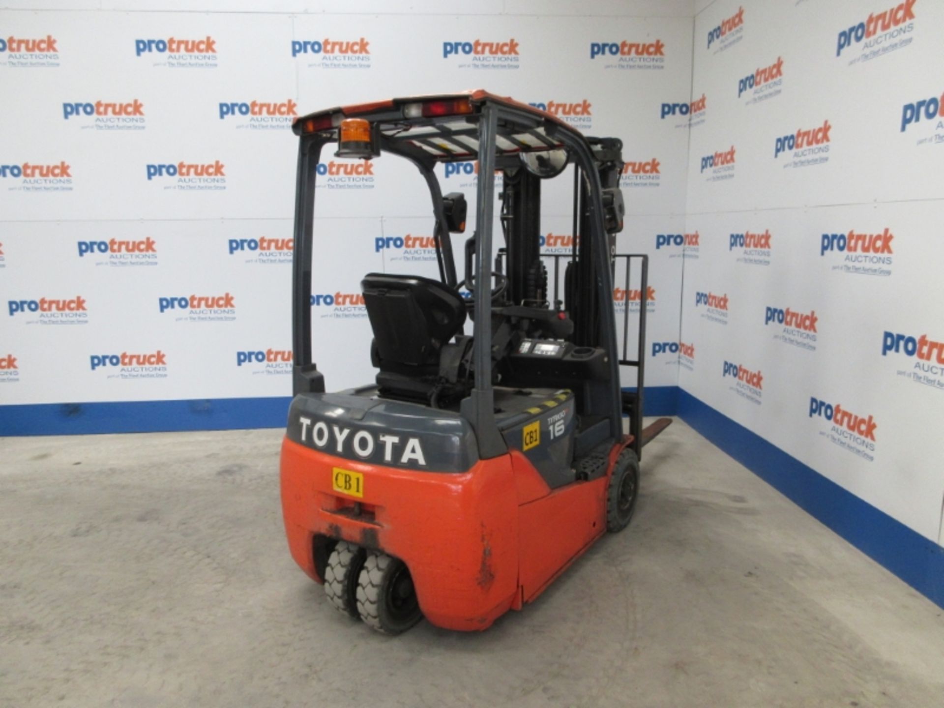 TOYOTA 8FBEKT16 Plant Electric - VIN: 8FBEKT16E10927 - Year: 2011 - . Hours - Triplex 4.5M Forklift, - Image 5 of 8