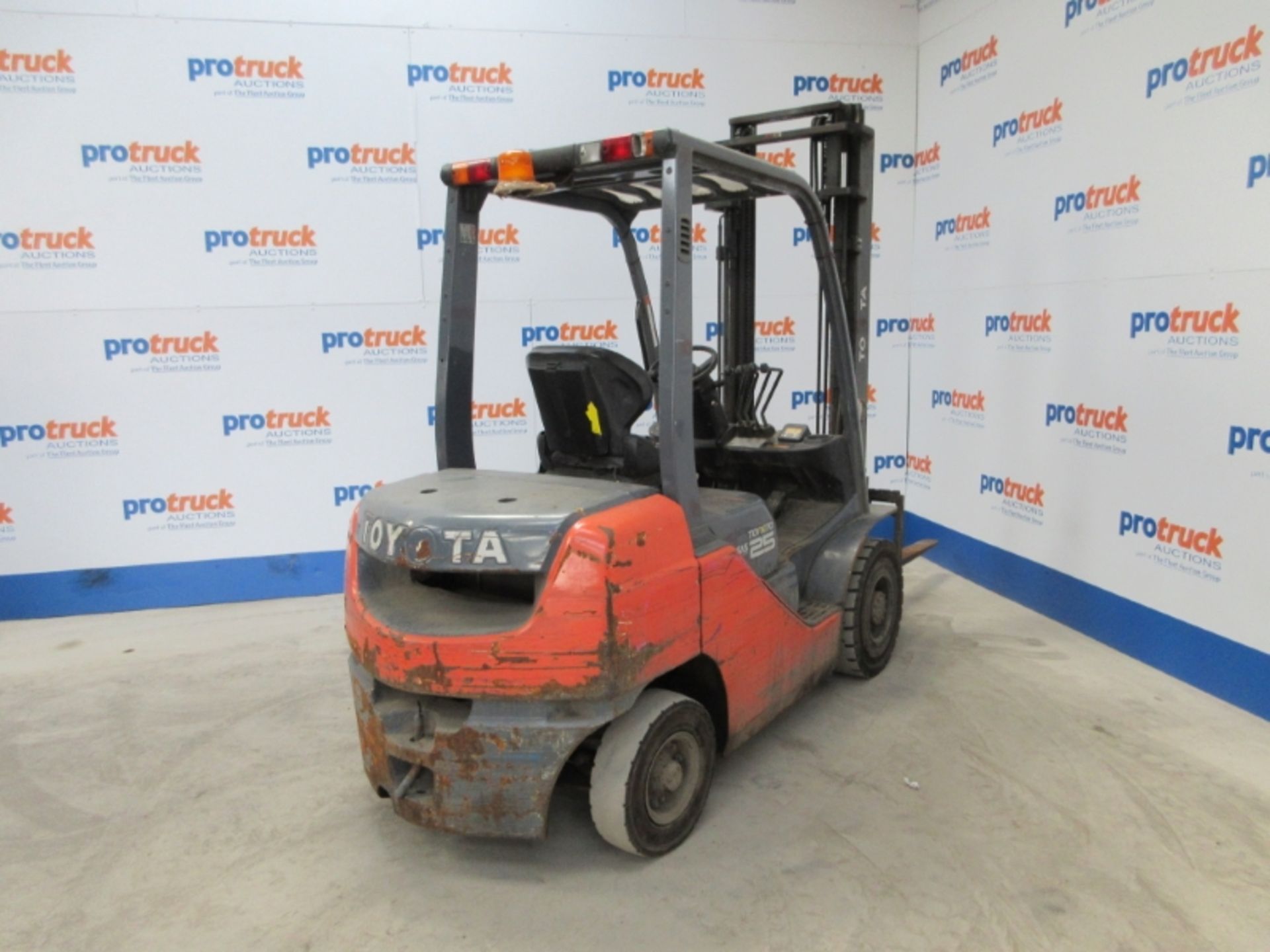 TOYOTA 02-8FDF25 Plant Diesel - VIN: 8FDF25E30654 - Year: 2012 - 4,405 Hours - Duplex 3.7M Forklift, - Image 5 of 9