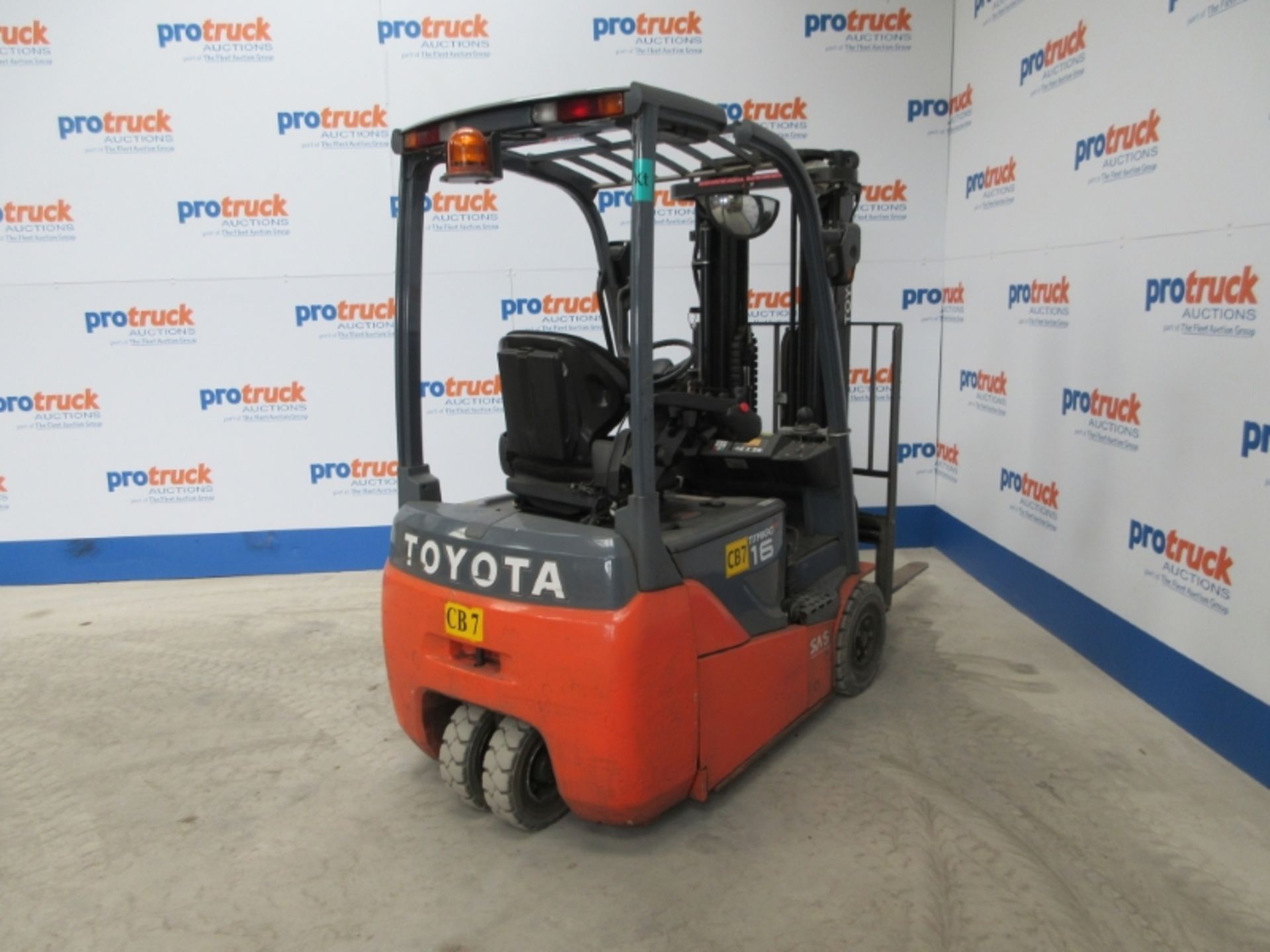 TOYOTA 8FBEKT16 Plant Electric - VIN: 8FBEKT16E11296 - Year: 2012 - . Hours - Triplex 4.5M Forklift, - Image 5 of 9