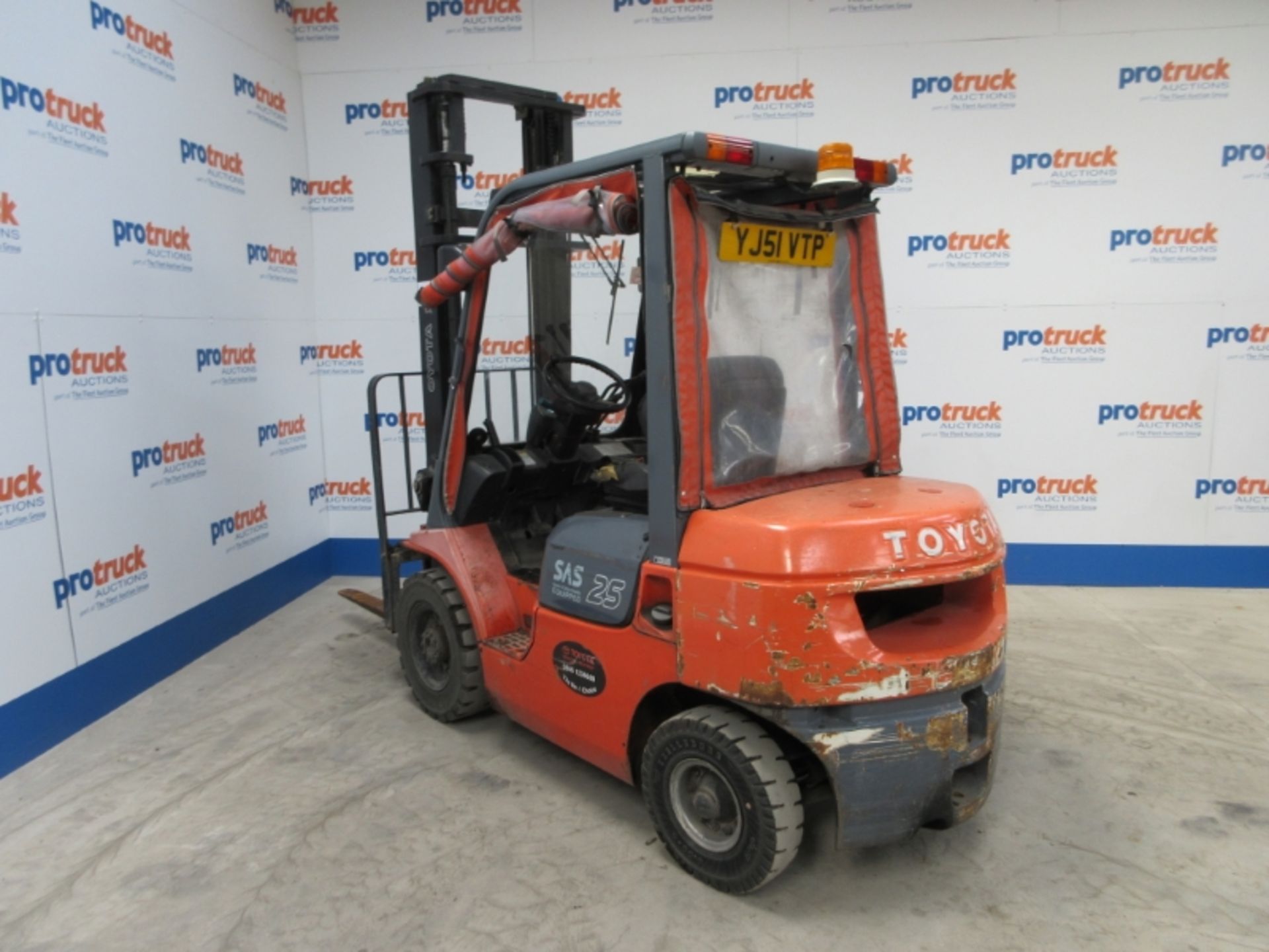 TOYOTA 62-7FDF25 Plant Diesel - VIN: 7FDF25E12882 - Year: 2001 - 3,490 Hours - Duplex 4M Forklift, - Image 4 of 9