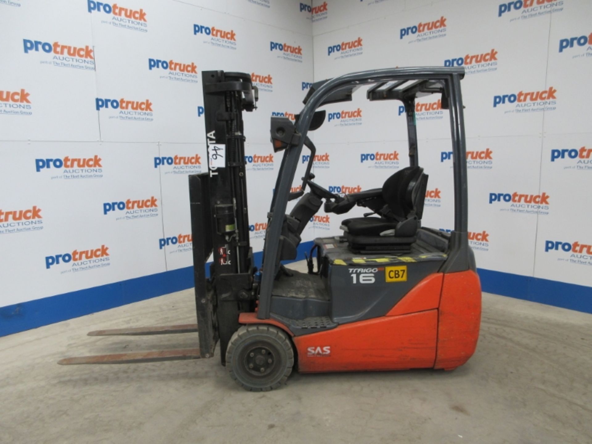 TOYOTA 8FBEKT16 Plant Electric - VIN: 8FBEKT16E11296 - Year: 2012 - . Hours - Triplex 4.5M Forklift, - Image 3 of 9