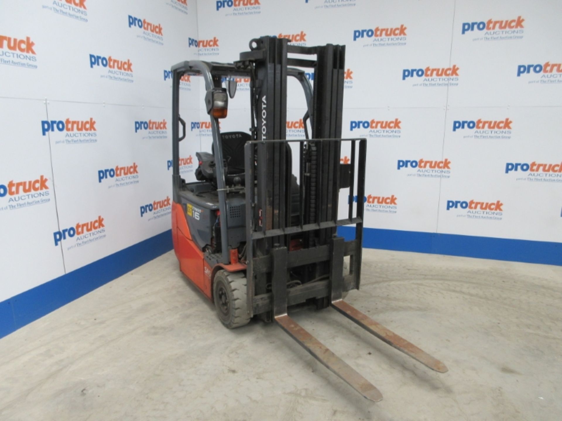 TOYOTA 8FBEKT16 Plant Electric - VIN: 8FBEKT16E11296 - Year: 2012 - . Hours - Triplex 4.5M Forklift, - Image 2 of 9