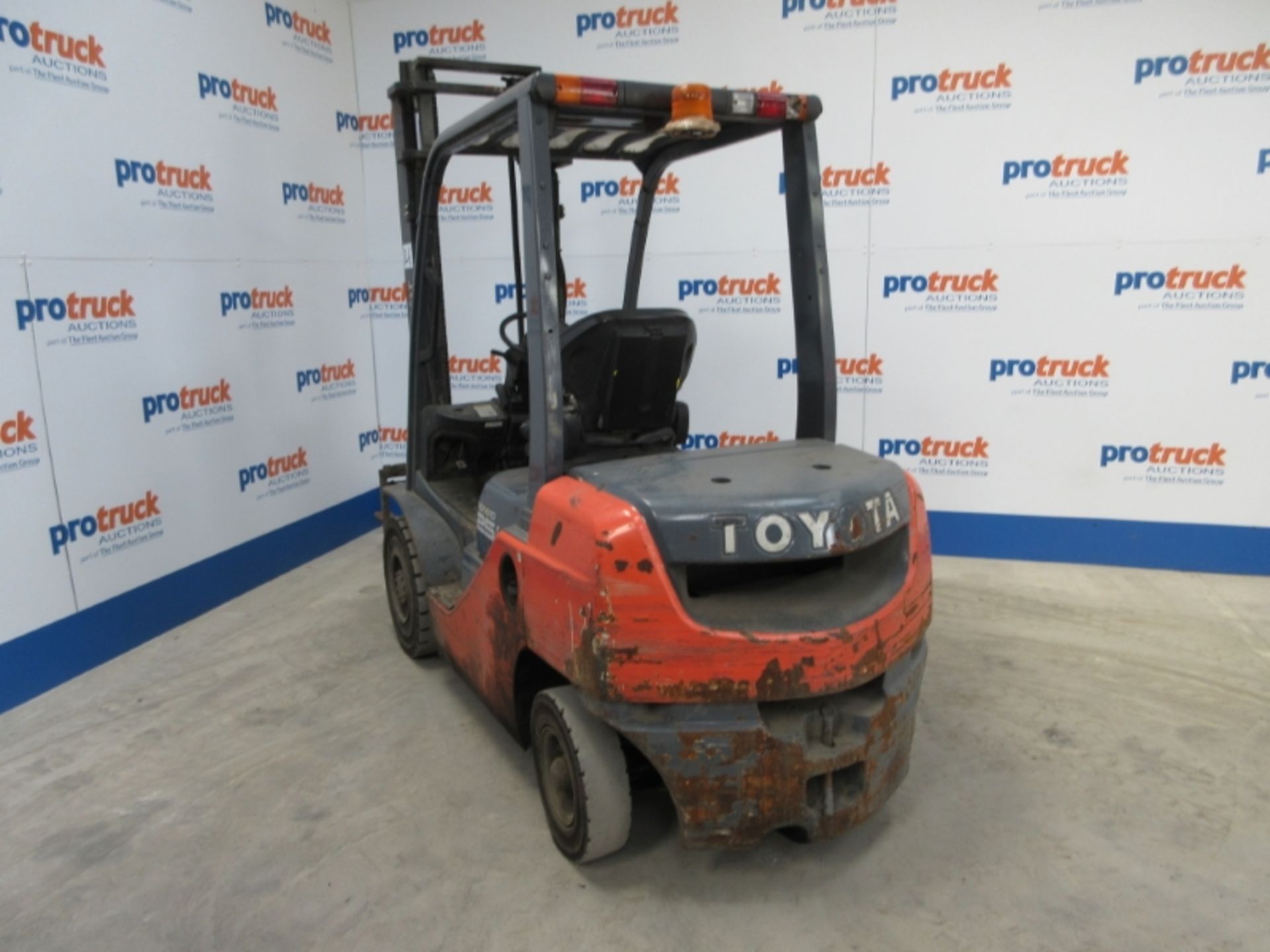 TOYOTA 02-8FDF25 Plant Diesel - VIN: 8FDF25E30654 - Year: 2012 - 4,405 Hours - Duplex 3.7M Forklift, - Image 4 of 9