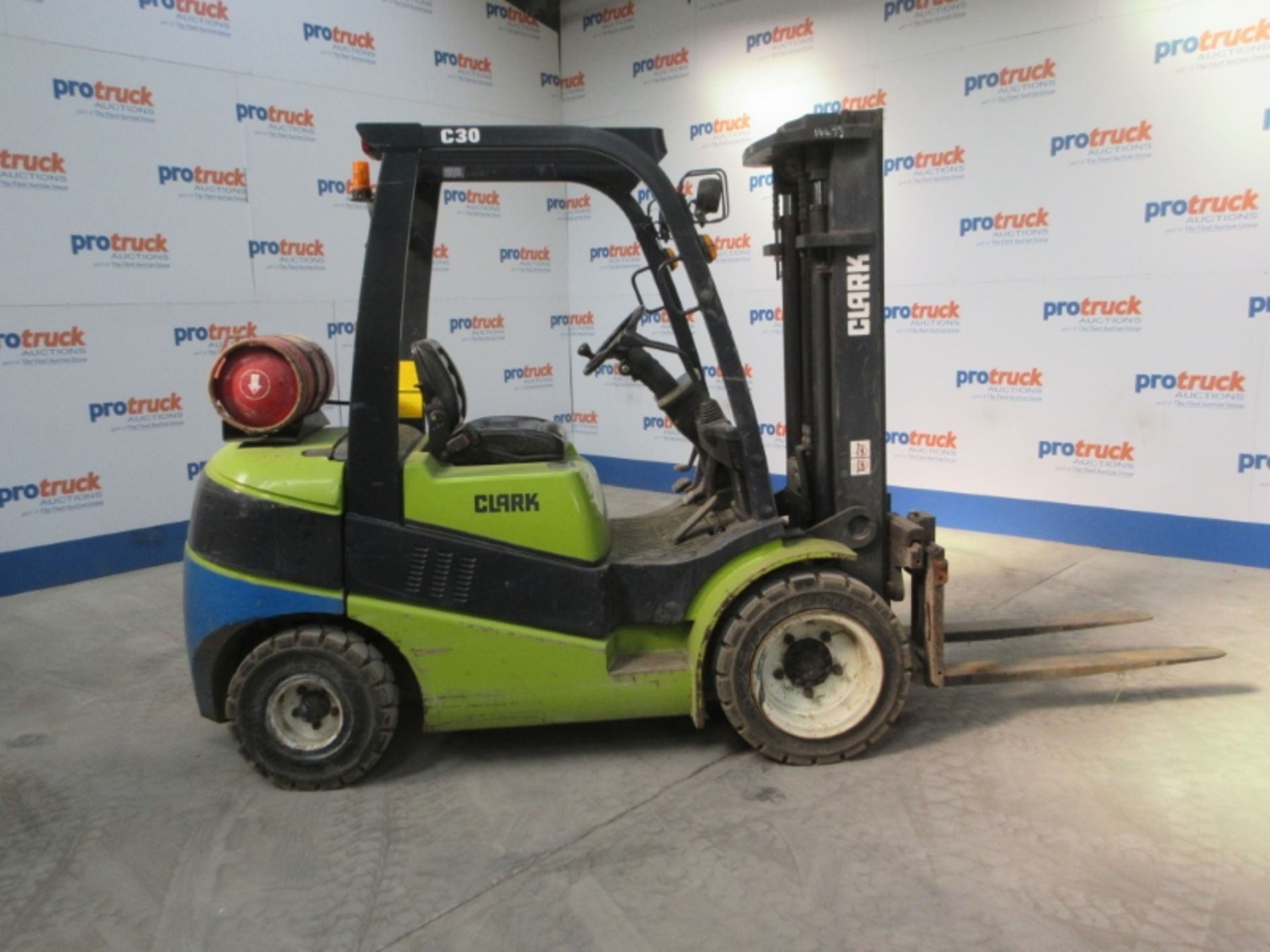 CLARKE C30L Plant LPG / CNG - VIN: P232L0874A5/72 - Year: 2004 - 5,568 Hours - Duplex 3.3M Forklift, - Image 4 of 8