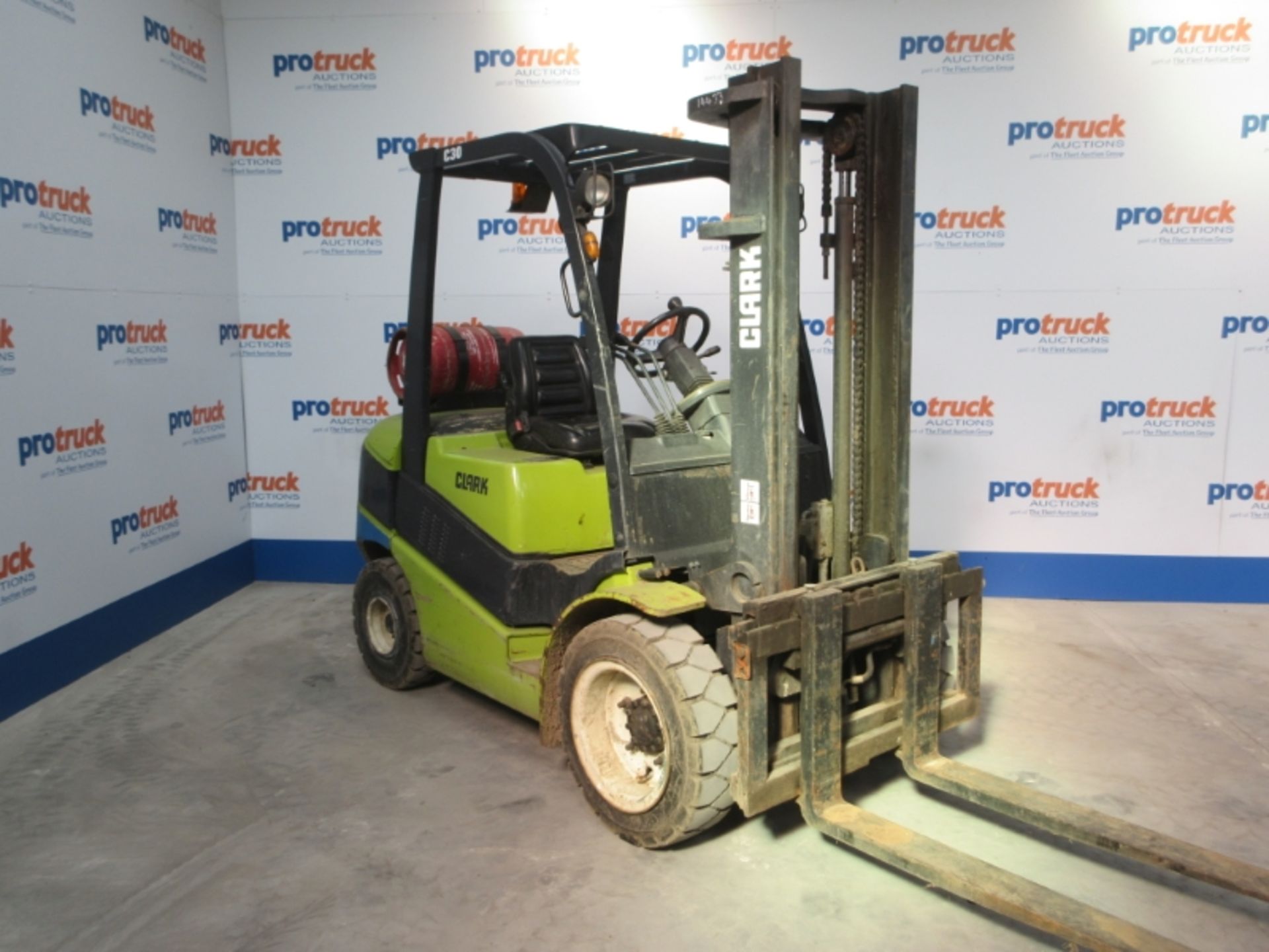 CLARKE C30L Plant LPG / CNG - VIN: P232L0874A5/72 - Year: 2004 - 5,568 Hours - Duplex 3.3M Forklift, - Image 2 of 8