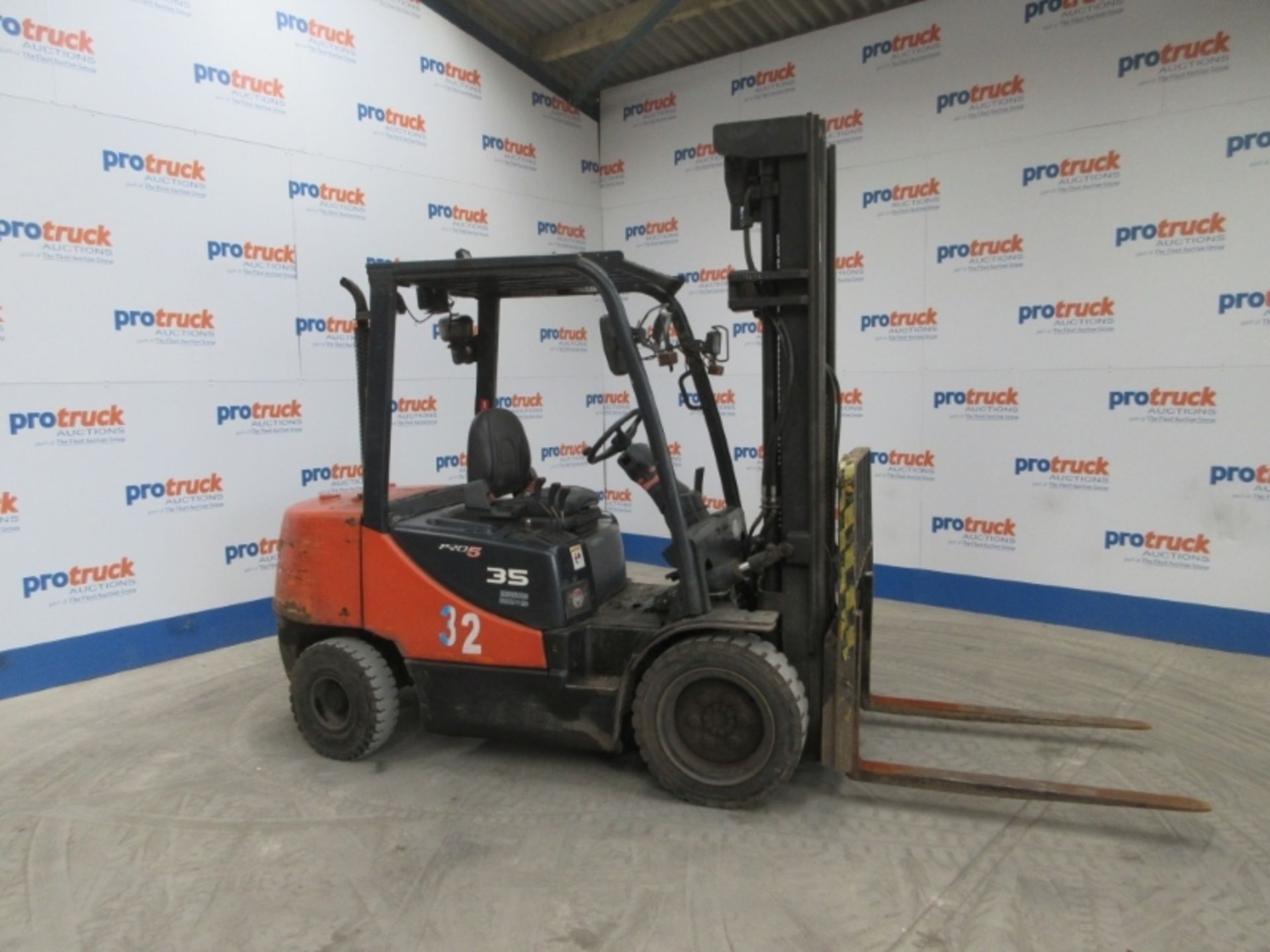 DOOSAN D35C-5 Plant Diesel - VIN: QE-00235 - Year: 2008 - 9,088 Hours - Triplex sideshift - Image 2 of 8