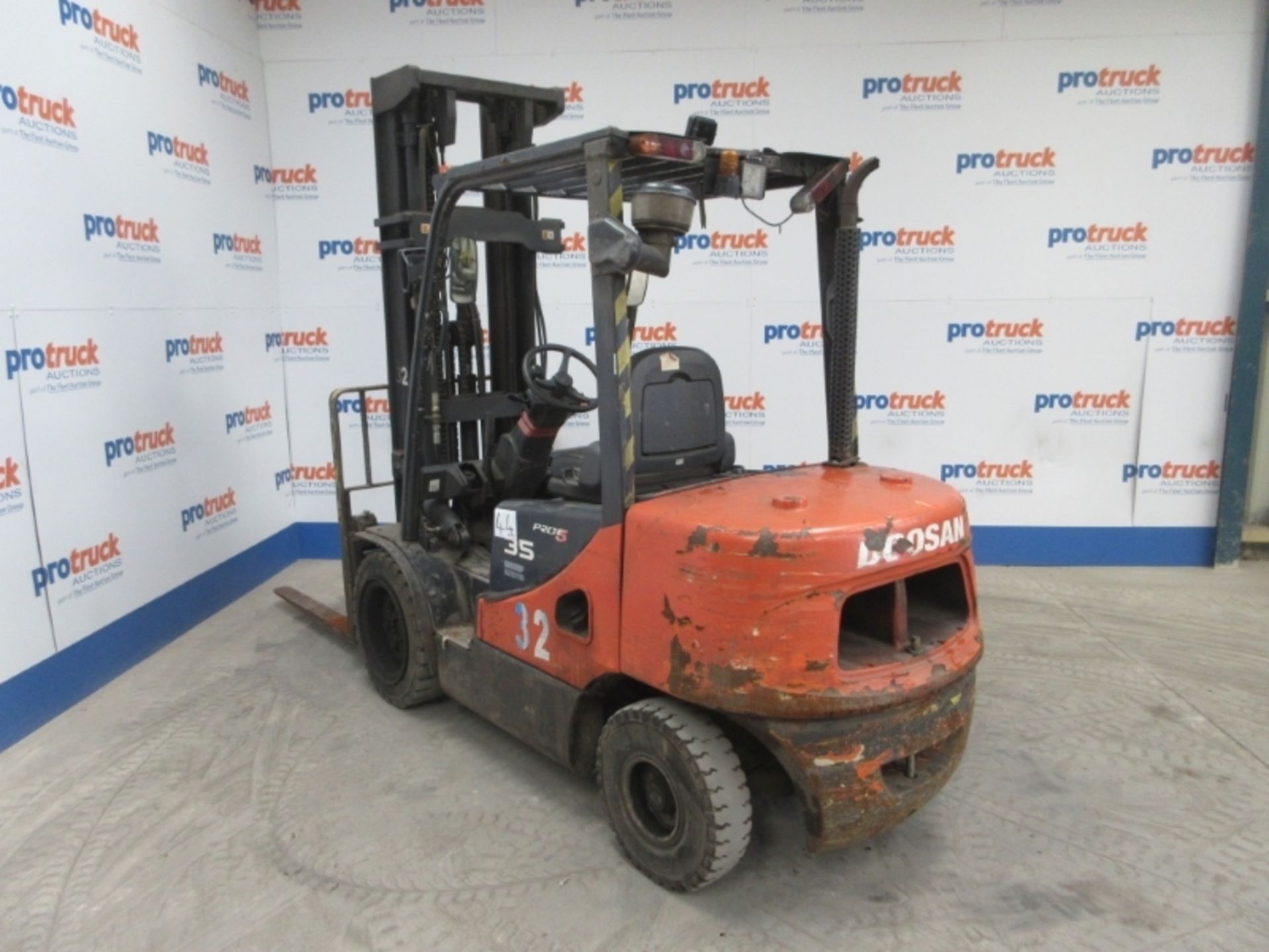 DOOSAN D35C-5 Plant Diesel - VIN: QE-00235 - Year: 2008 - 9,088 Hours - Triplex sideshift - Image 4 of 8