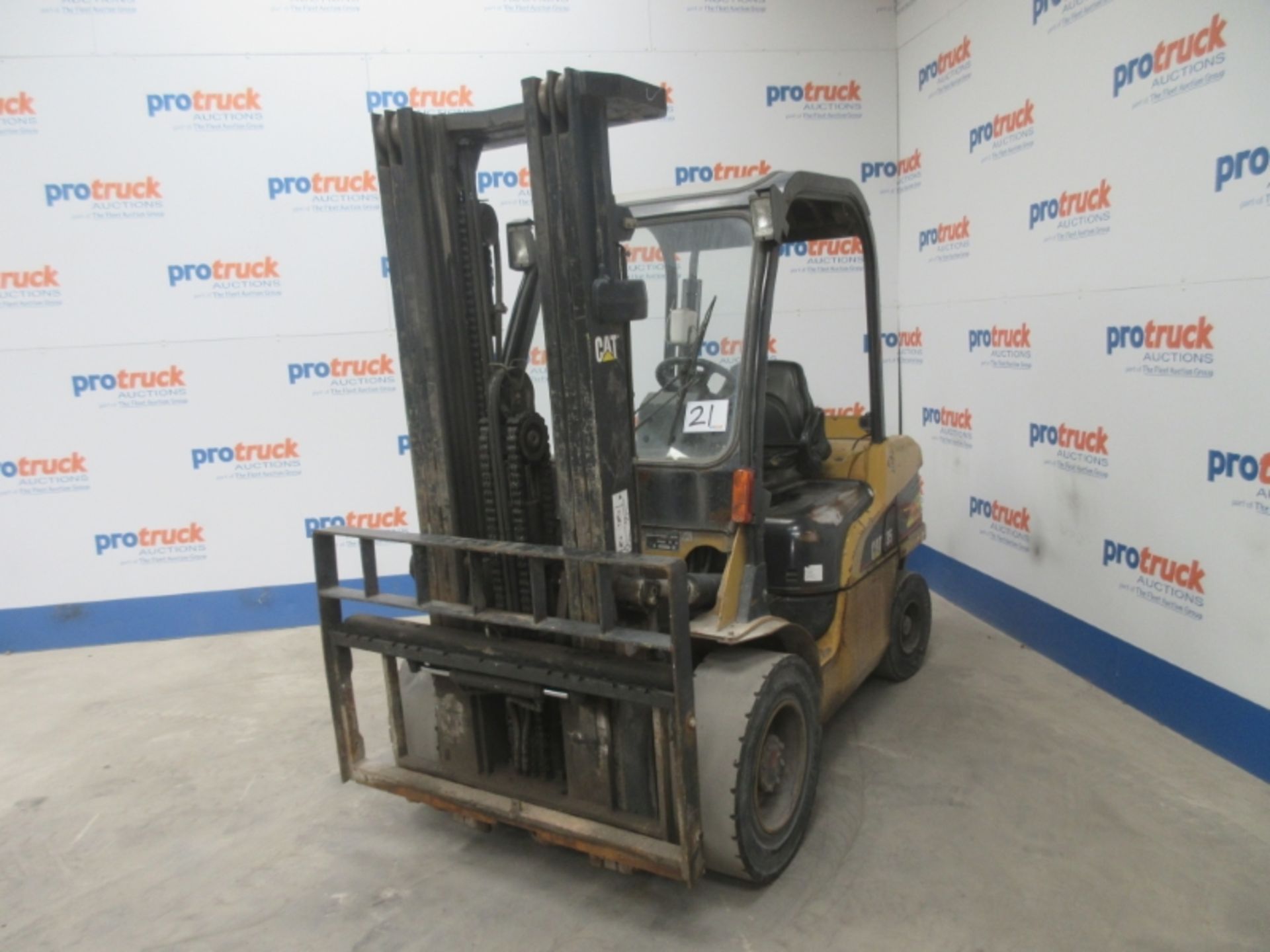 CATERPILLAR DP35N Plant Diesel - VIN: ET14E50570 - Year: 2006 - 8,052 Hours - Triplex Forklift,