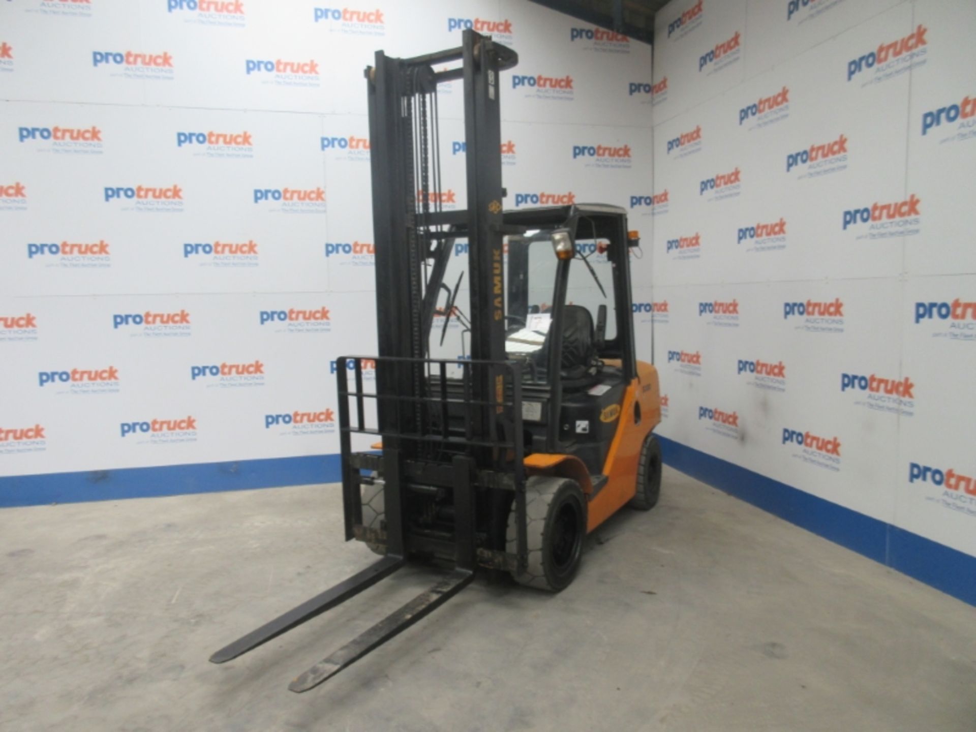 SAMUK B30D XW33M Plant Diesel - VIN: 101257077 - Year: 2011 - 5,135 Hours - Duplex Forklift,