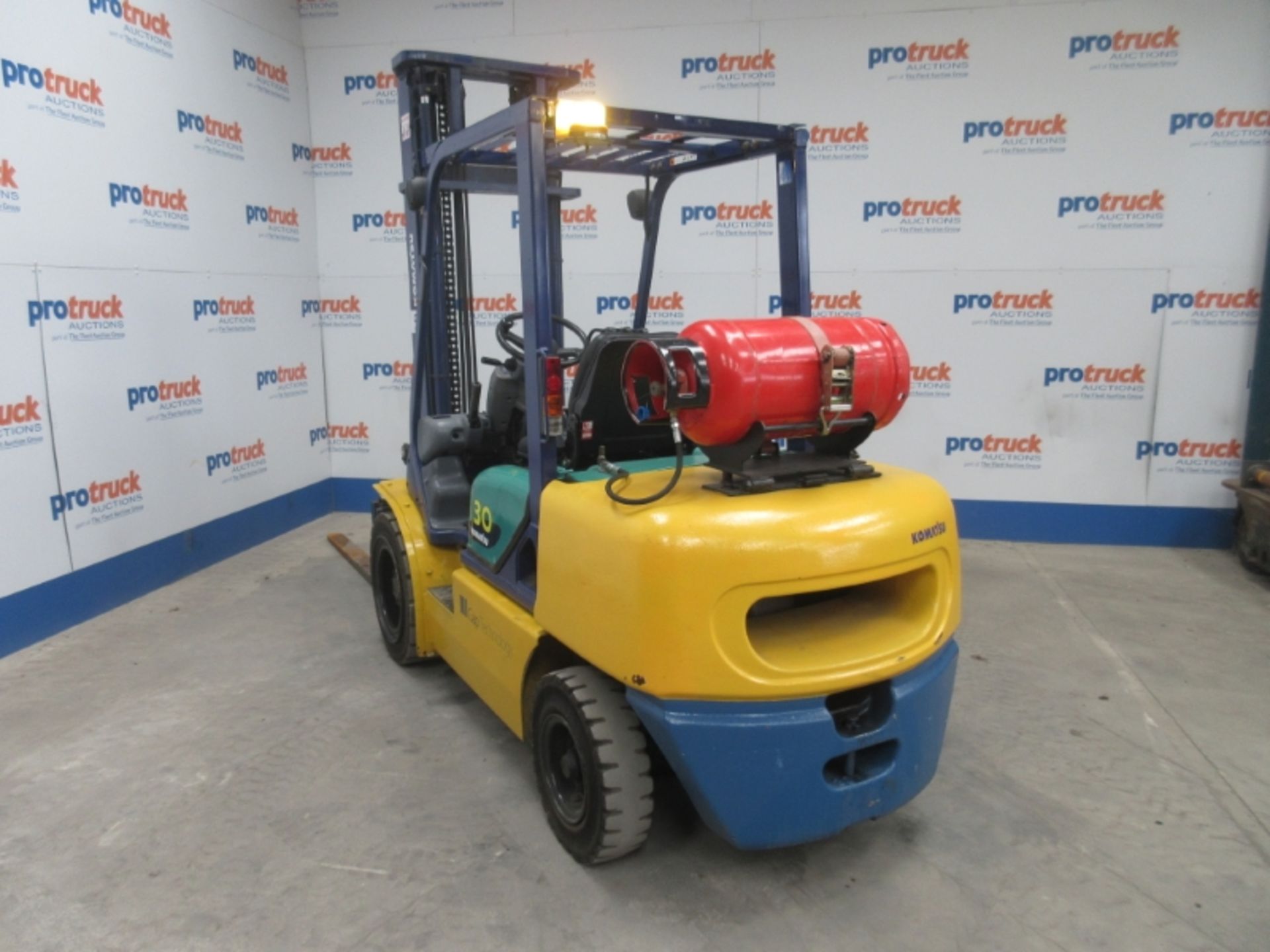 KOMATSU FG30HT-14 Plant LPG / CNG - VIN: 550127R - Year: 2001 - 6,049 Hours - Duplex Forklift, - Image 4 of 8