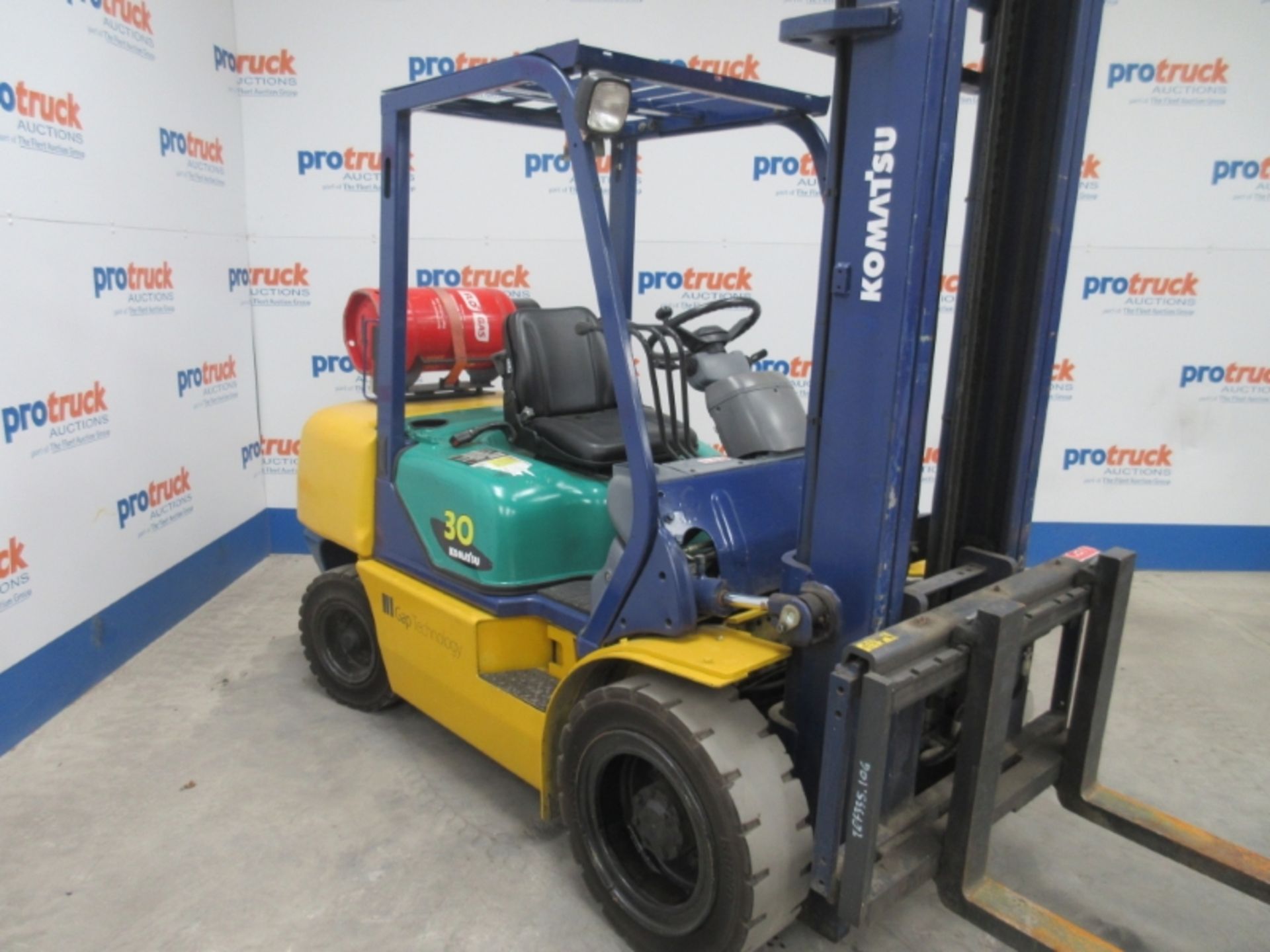 KOMATSU FG30HT-14 Plant LPG / CNG - VIN: 550127R - Year: 2001 - 6,049 Hours - Duplex Forklift, - Image 3 of 8