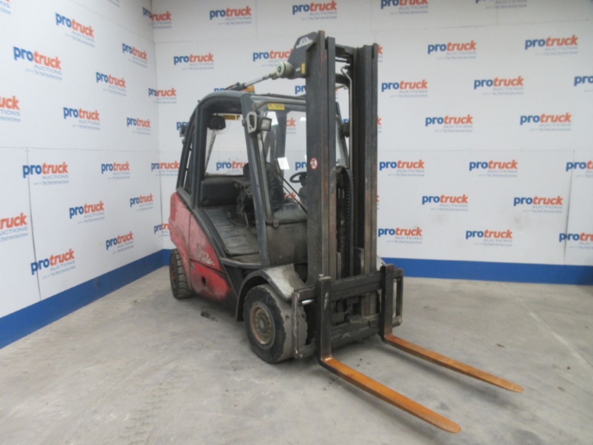 LINDE H30D Plant Diesel - VIN: H2X393S01102 - Year: 2005 - 12,112 Hours - Triplex Forklift, - Image 2 of 7