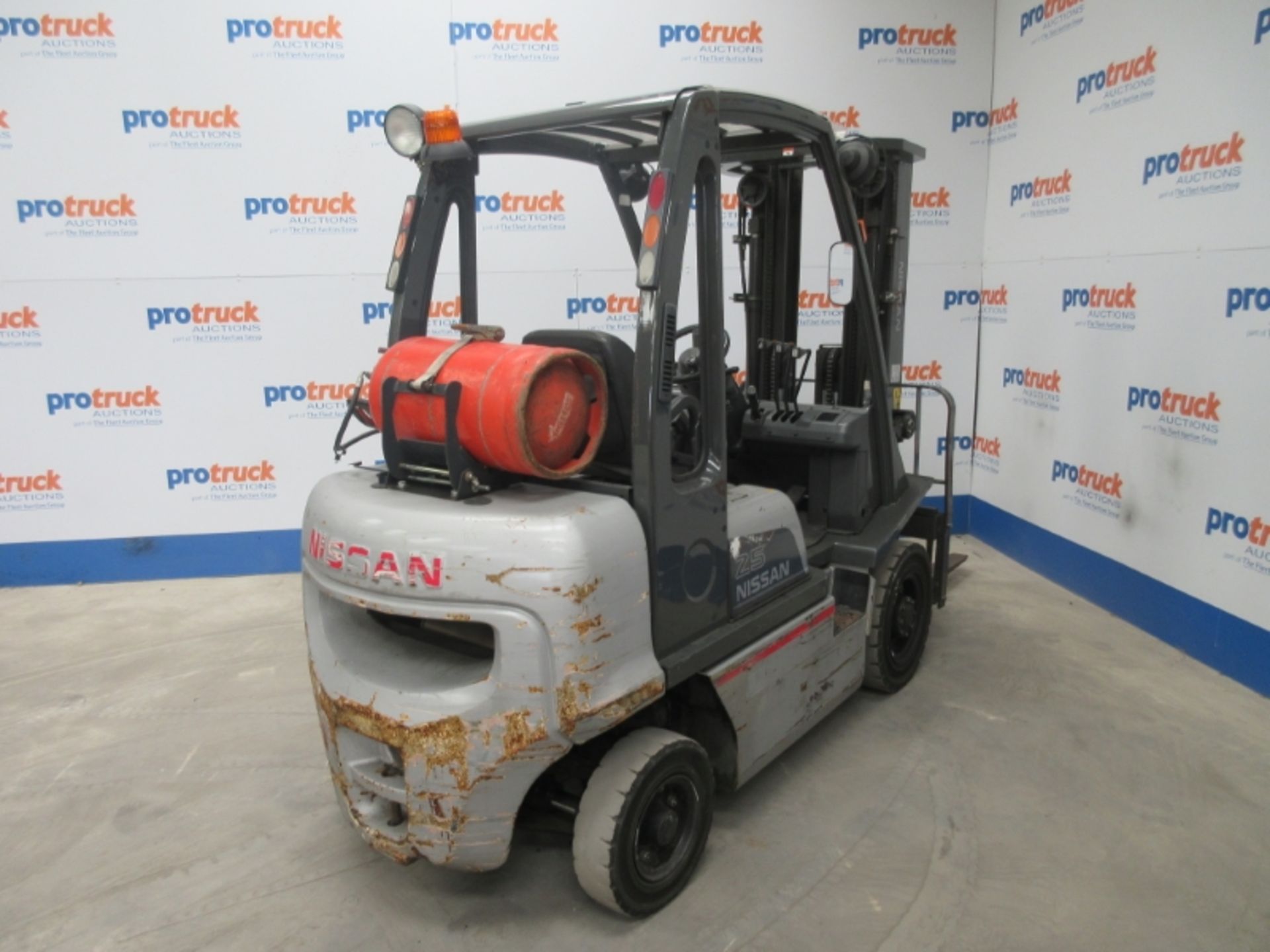 NISSAN U1D2A25LQ Plant LPG / CNG - VIN: U1D2E701341 - Year: 2011 - 3,217 Hours - Triplex Forklift, - Image 4 of 7