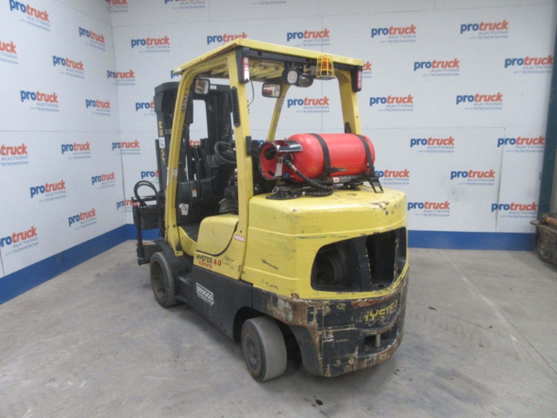 HYSTER S4.0FT Plant LPG / CNG - VIN: H004V02421L - Year: 2013 - 12,119 Hours - Triplex Forklift, - Image 4 of 8