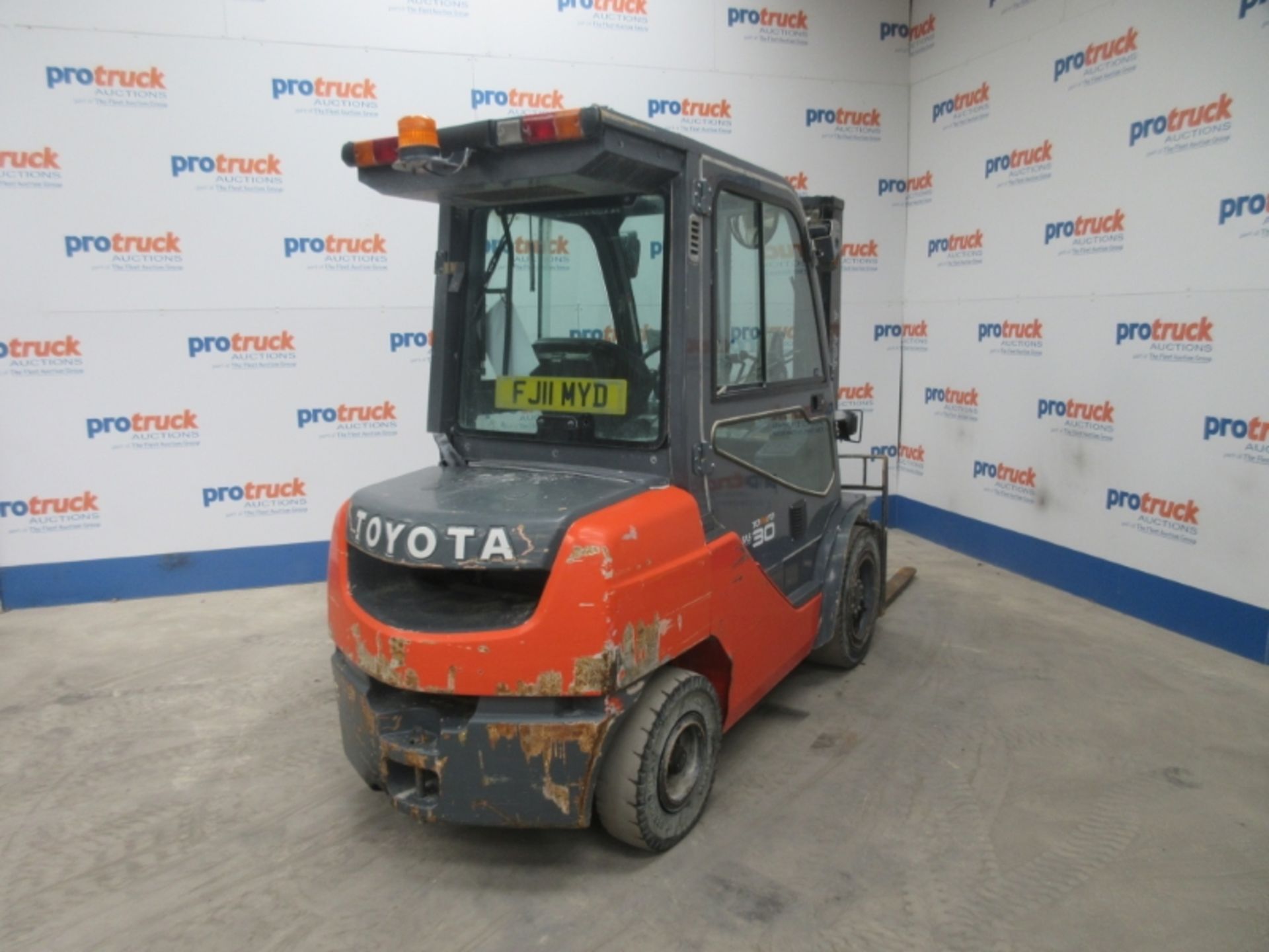 TOYOTA 02-8FDF30 Plant Diesel - VIN: 8FDF30E12126 - Year: 2011 - 10,215 Hours - Duplex Forklift, - Image 4 of 7