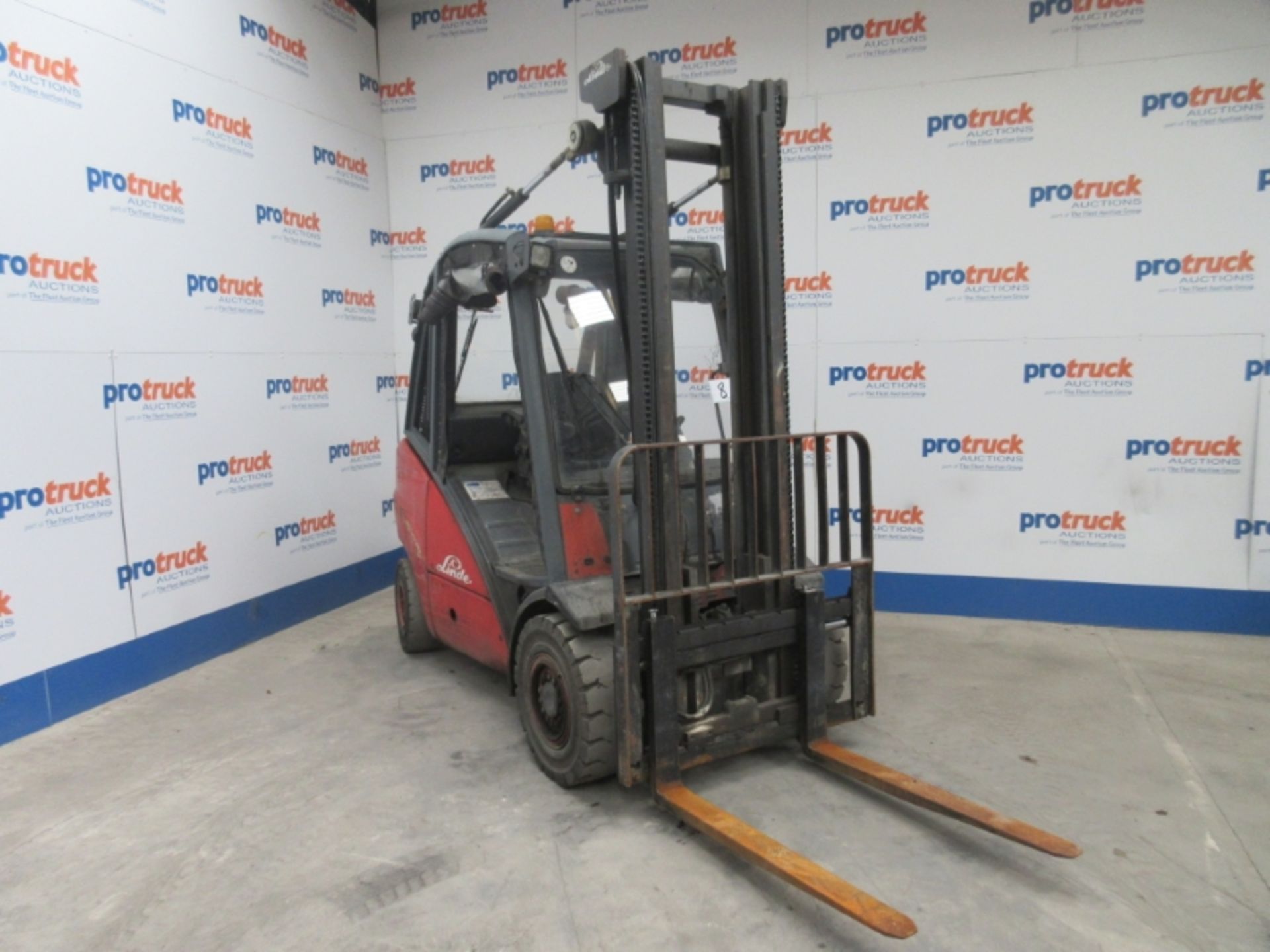 LINDE H30D Plant Diesel - VIN: H2X393R00984 - Year: 2004 - 9,477 Hours - Duplex Forklift, Sideshift, - Image 2 of 7