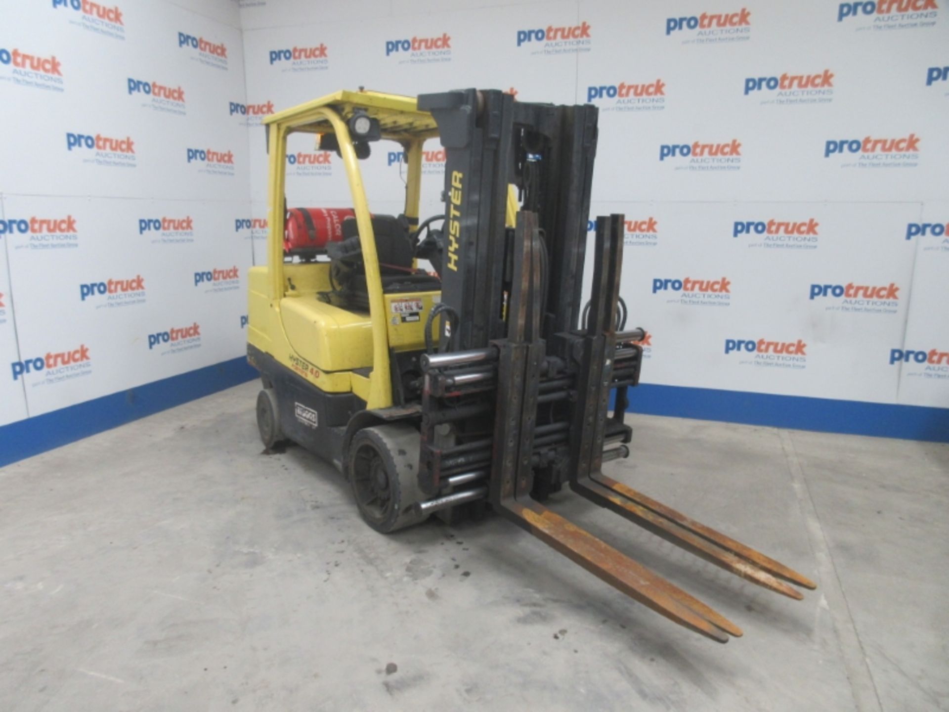 HYSTER S4.0FT Plant LPG / CNG - VIN: H004V02421L - Year: 2013 - 12,119 Hours - Triplex Forklift, - Image 2 of 8