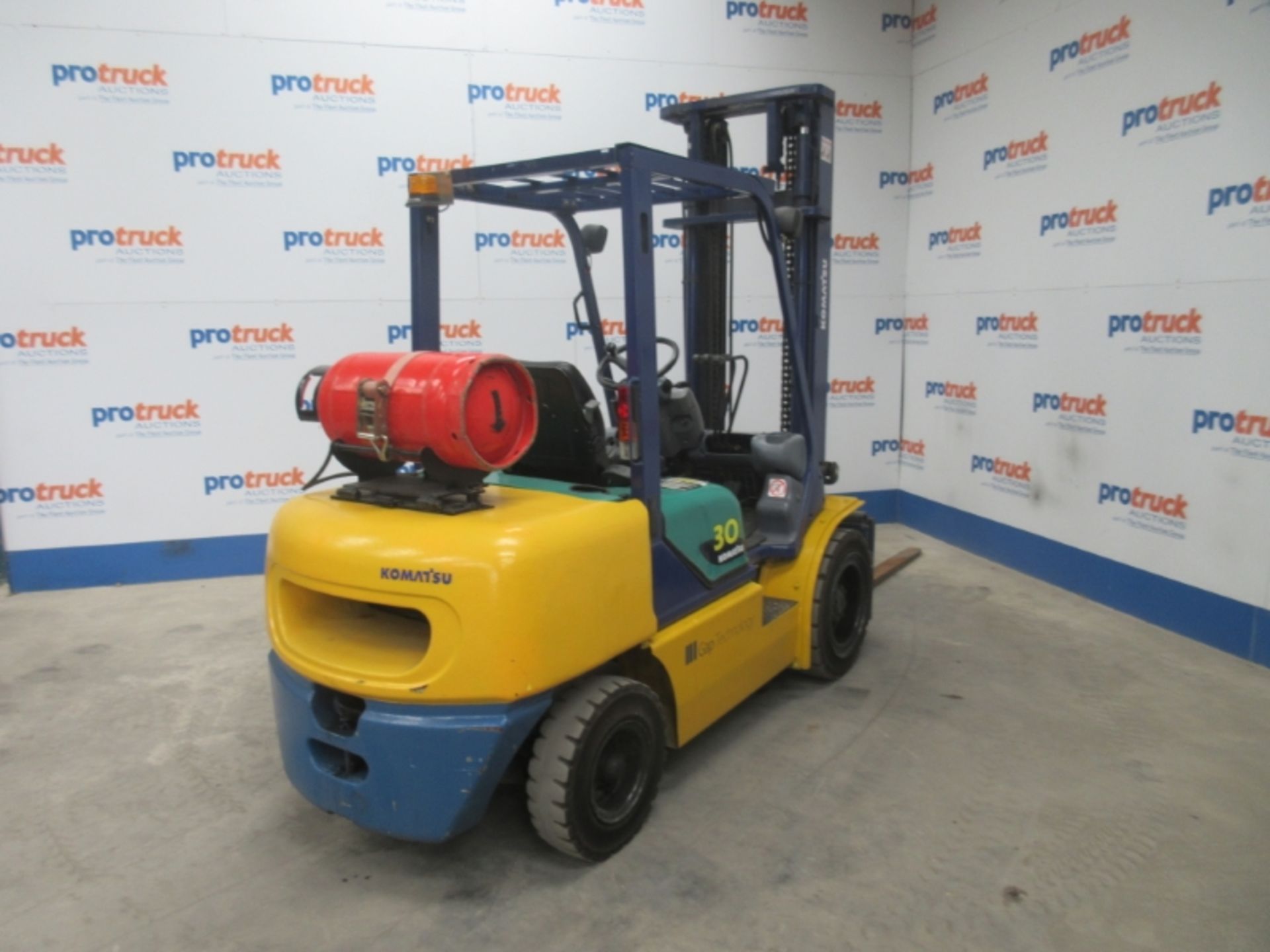 KOMATSU FG30HT-14 Plant LPG / CNG - VIN: 550127R - Year: 2001 - 6,049 Hours - Duplex Forklift, - Image 5 of 8