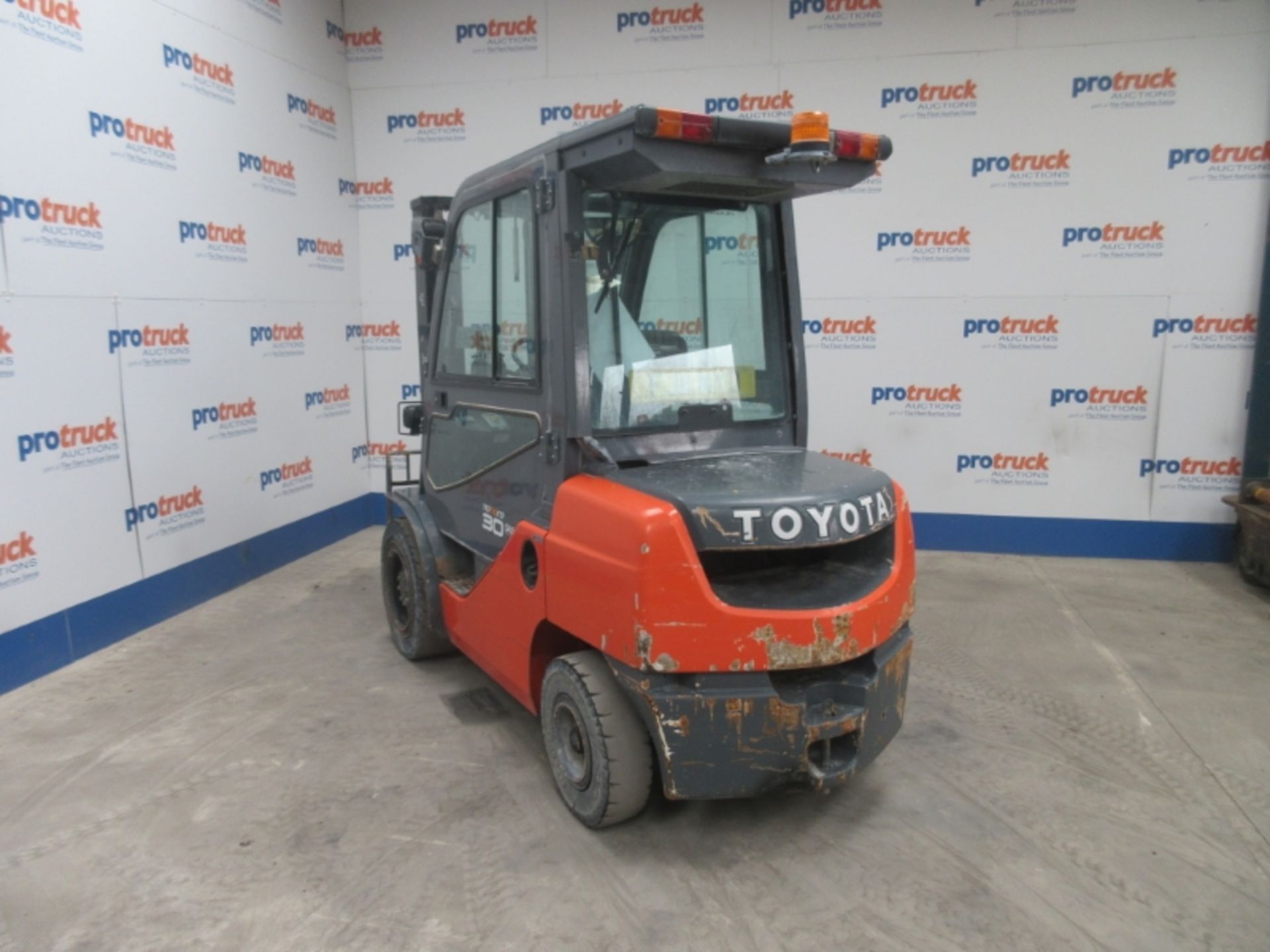 TOYOTA 02-8FDF30 Plant Diesel - VIN: 8FDF30E12126 - Year: 2011 - 10,215 Hours - Duplex Forklift, - Image 3 of 7