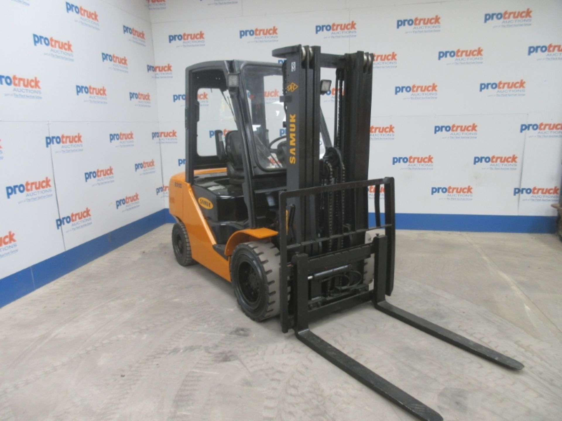 SAMUK B30D XW33M Plant Diesel - VIN: 100420146 - Year: 2010 - 5,532 Hours - Triplex Forklift, - Image 2 of 7