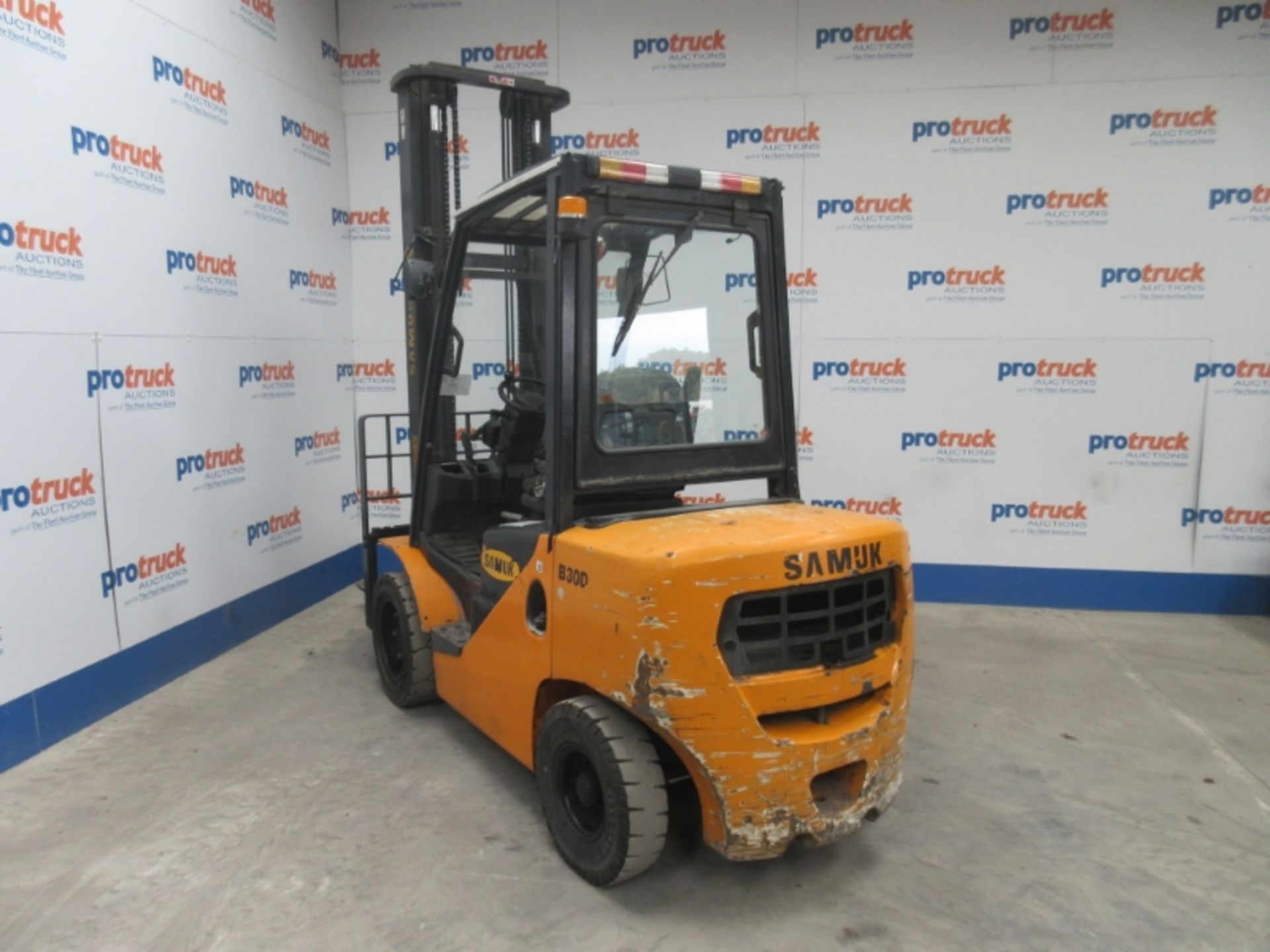 SAMUK B30D XW33M Plant Diesel - VIN: 101257077 - Year: 2011 - 5,135 Hours - Duplex Forklift, - Image 3 of 7